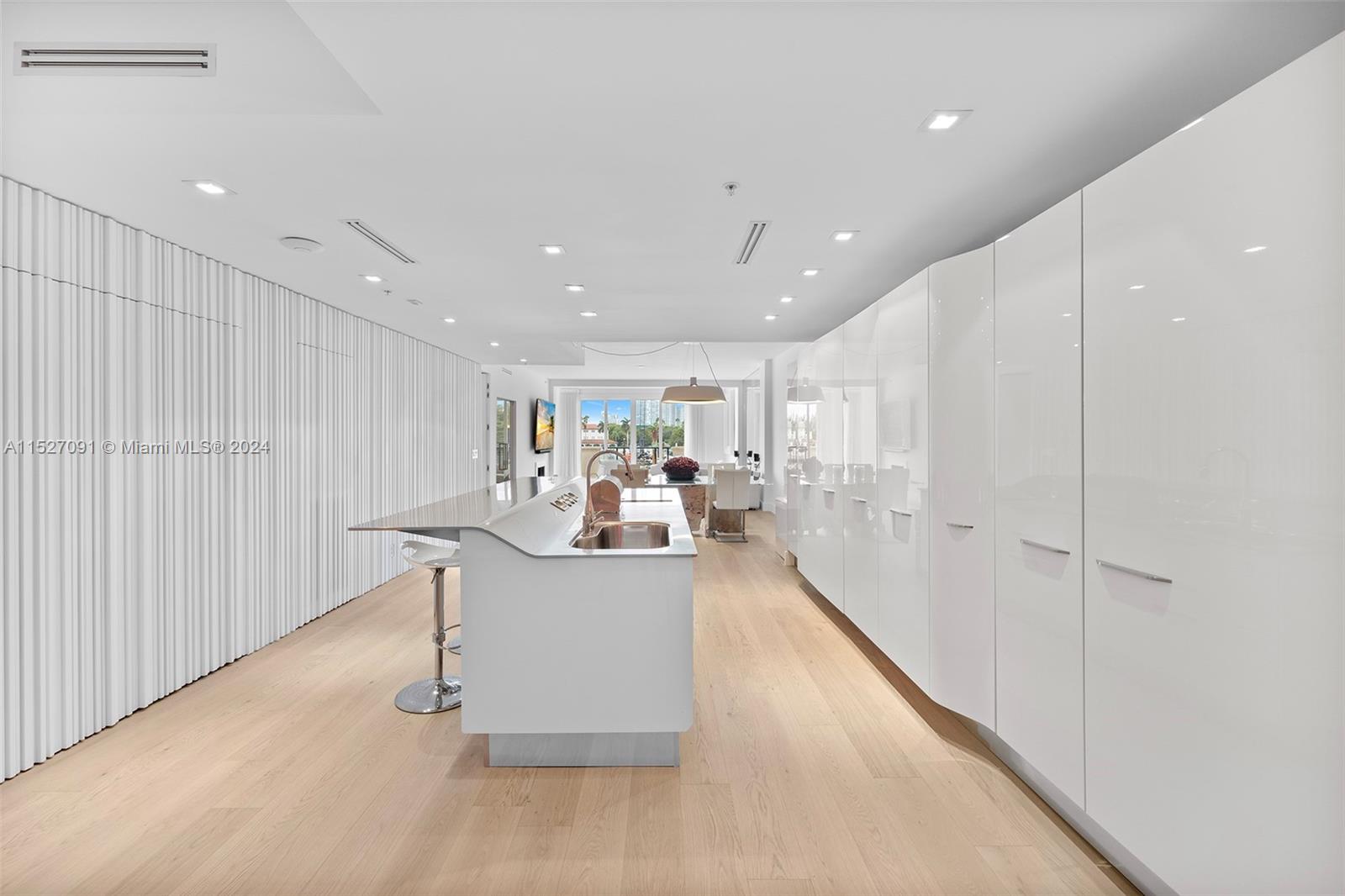 Fisher Island, FL, 33109 United States, 2 Bedrooms Bedrooms, ,2 BathroomsBathrooms,Residential,For Sale,A11527091