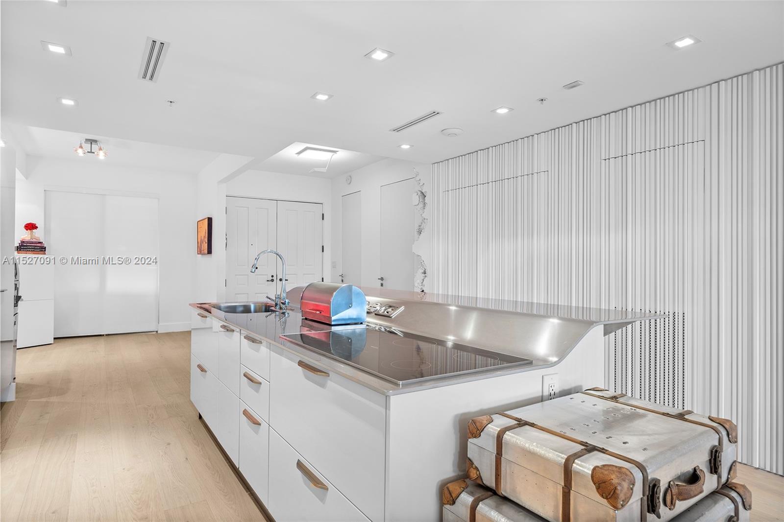 Fisher Island, FL, 33109 United States, 2 Bedrooms Bedrooms, ,2 BathroomsBathrooms,Residential,For Sale,A11527091