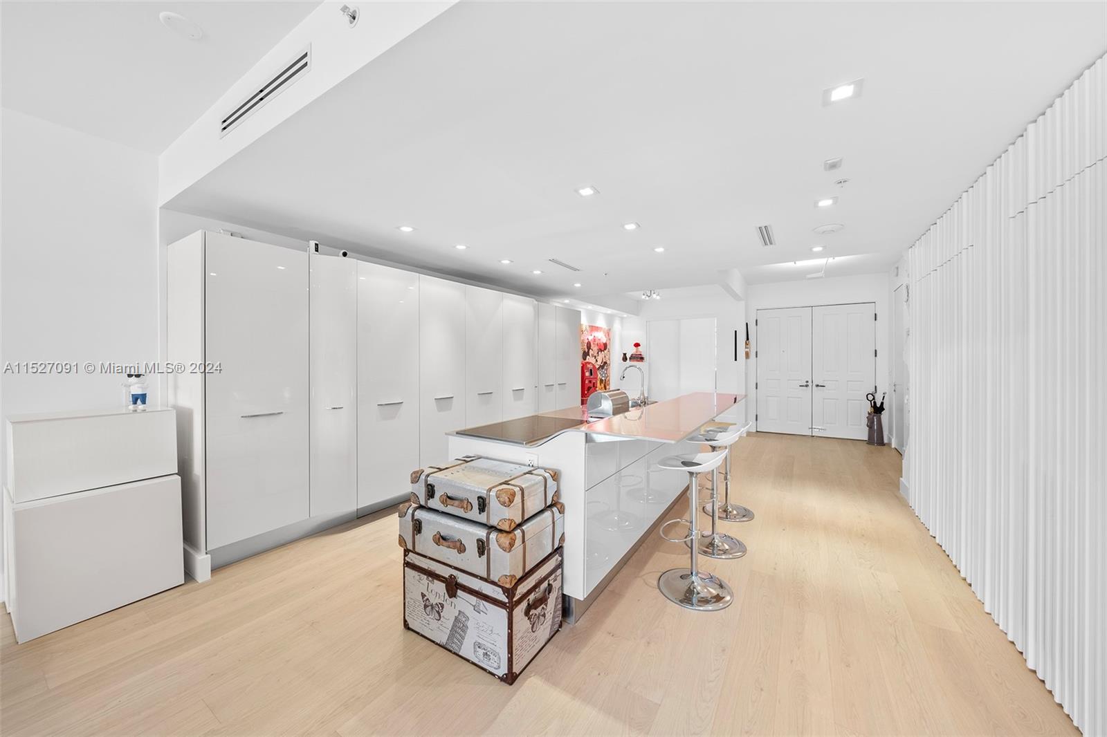 Fisher Island, FL, 33109 United States, 2 Bedrooms Bedrooms, ,2 BathroomsBathrooms,Residential,For Sale,A11527091