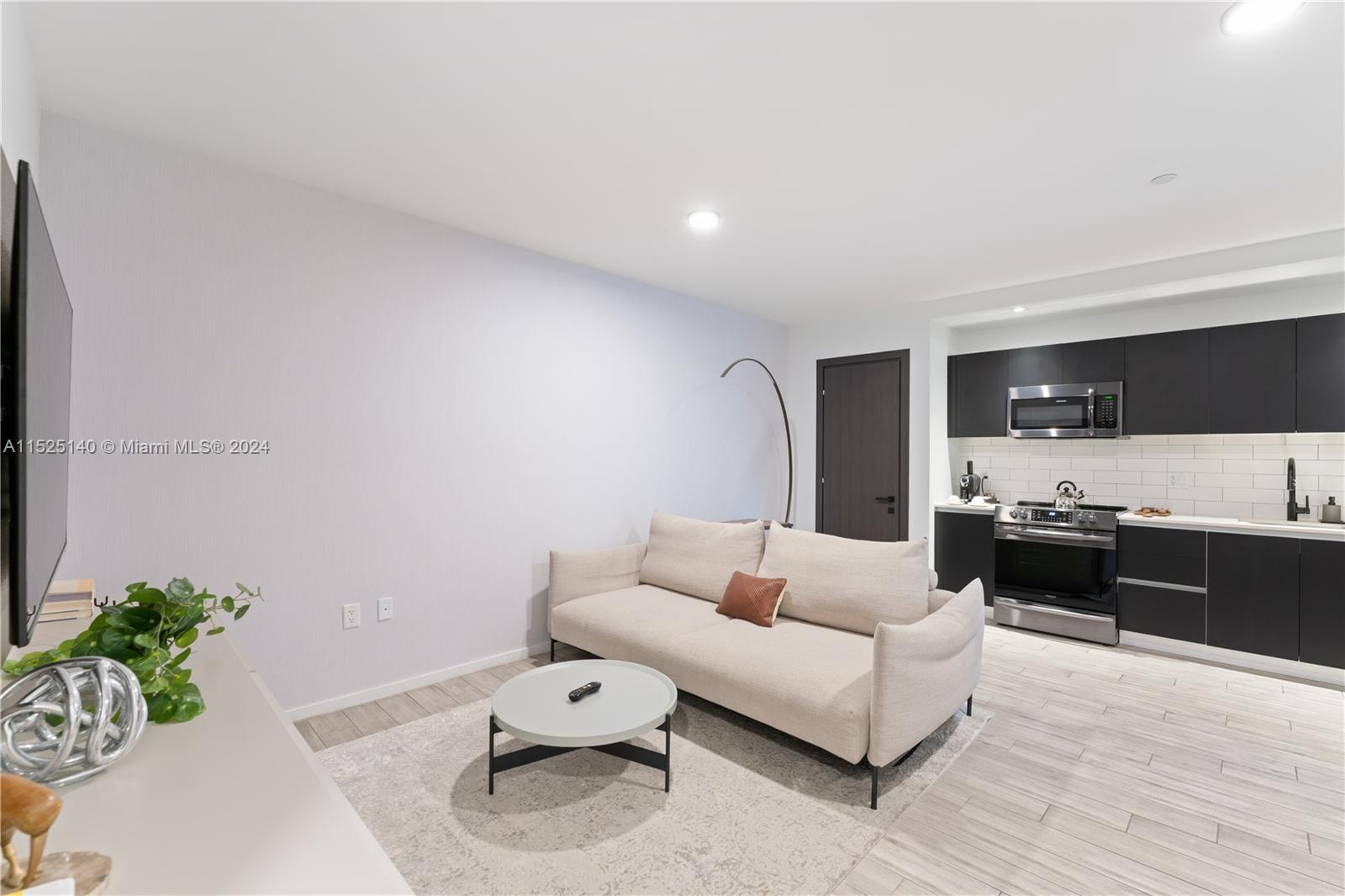 398 NE 5th St 1515, Miami, Florida 33132, 1 Bedroom Bedrooms, ,1 BathroomBathrooms,Residential,For Sale,398 NE 5th St 1515,A11525140