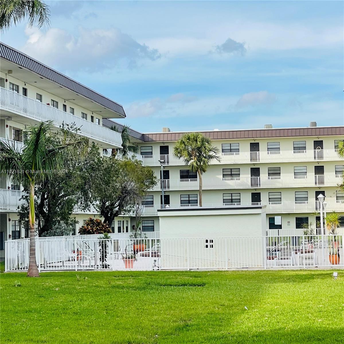 500 NE 2nd St 125, Dania Beach, Florida 33004, 1 Bedroom Bedrooms, ,1 BathroomBathrooms,Residential,For Sale,500 NE 2nd St 125,A11521821