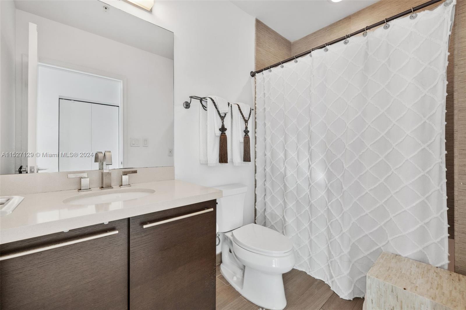 7928 East Dr 301, North Bay Village, Florida 33141, 2 Bedrooms Bedrooms, ,2 BathroomsBathrooms,Residentiallease,For Rent,7928 East Dr 301,A11527129