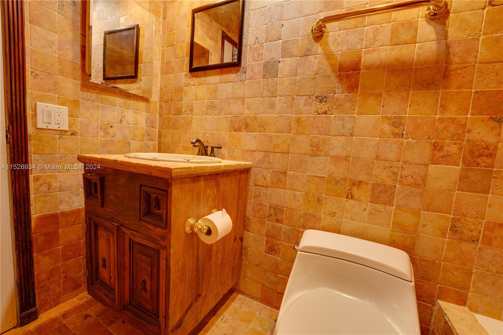 455 Paradise Isle Blvd 402, Hallandale Beach, Florida 33009, 1 Bedroom Bedrooms, ,1 BathroomBathrooms,Residential,For Sale,455 Paradise Isle Blvd 402,A11526934