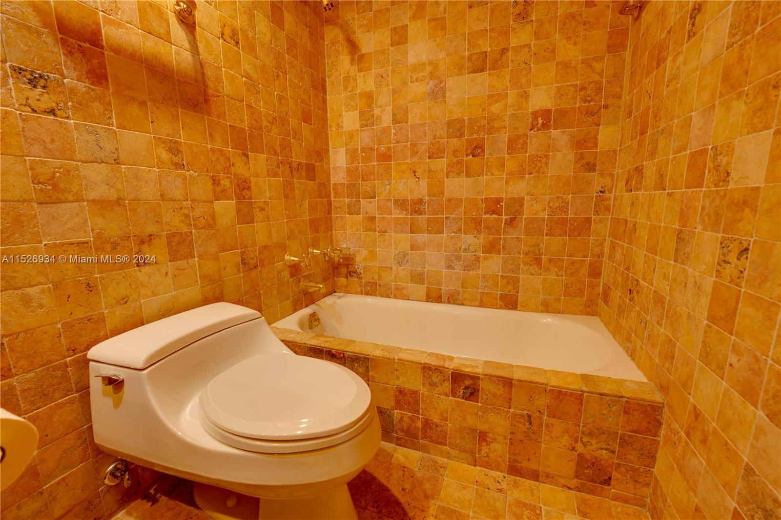 455 Paradise Isle Blvd 402, Hallandale Beach, Florida 33009, 1 Bedroom Bedrooms, ,1 BathroomBathrooms,Residential,For Sale,455 Paradise Isle Blvd 402,A11526934