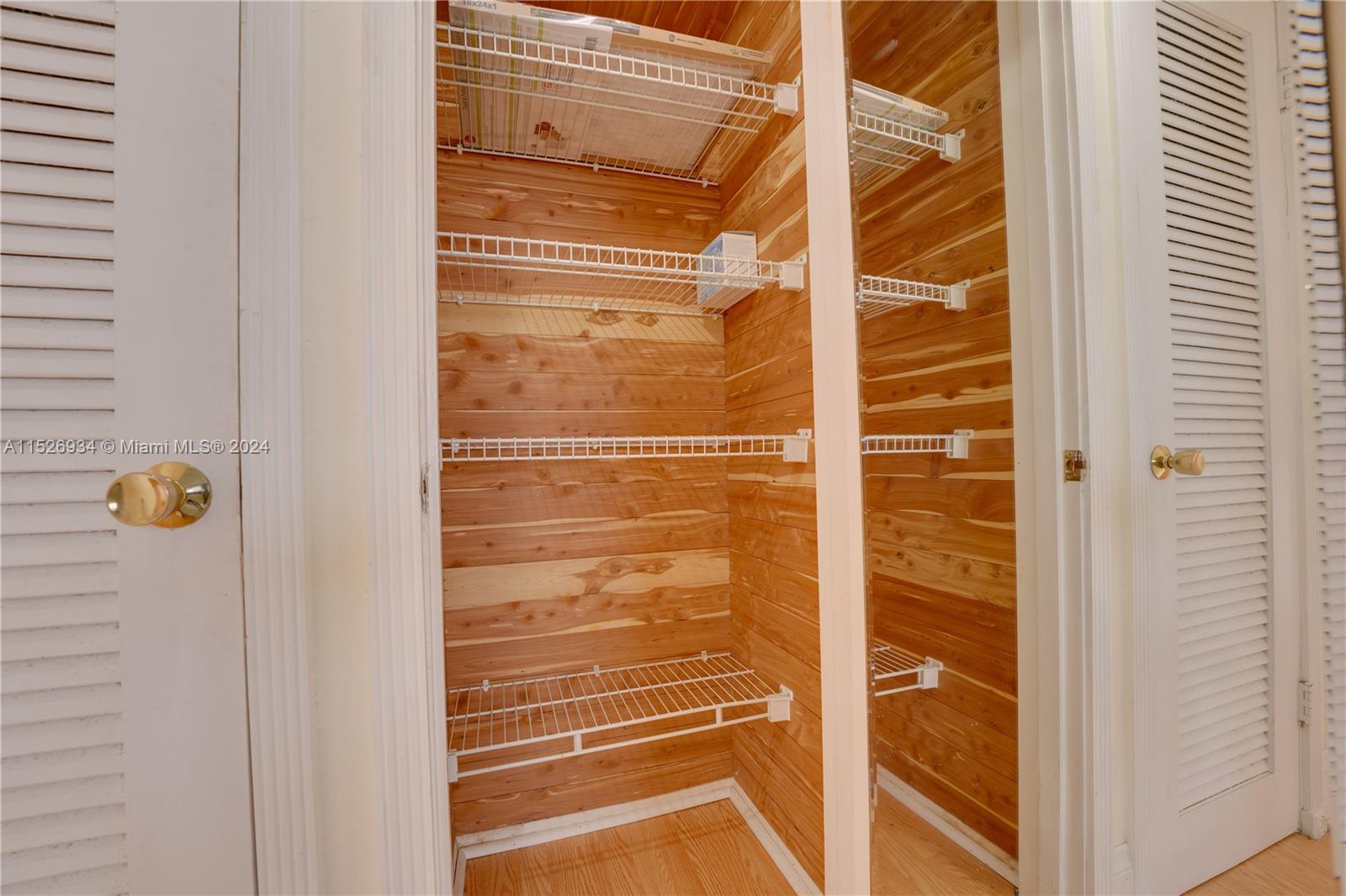 455 Paradise Isle Blvd 402, Hallandale Beach, Florida 33009, 1 Bedroom Bedrooms, ,1 BathroomBathrooms,Residential,For Sale,455 Paradise Isle Blvd 402,A11526934