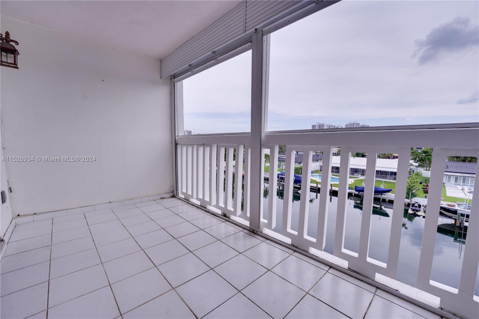 455 Paradise Isle Blvd 402, Hallandale Beach, Florida 33009, 1 Bedroom Bedrooms, ,1 BathroomBathrooms,Residential,For Sale,455 Paradise Isle Blvd 402,A11526934