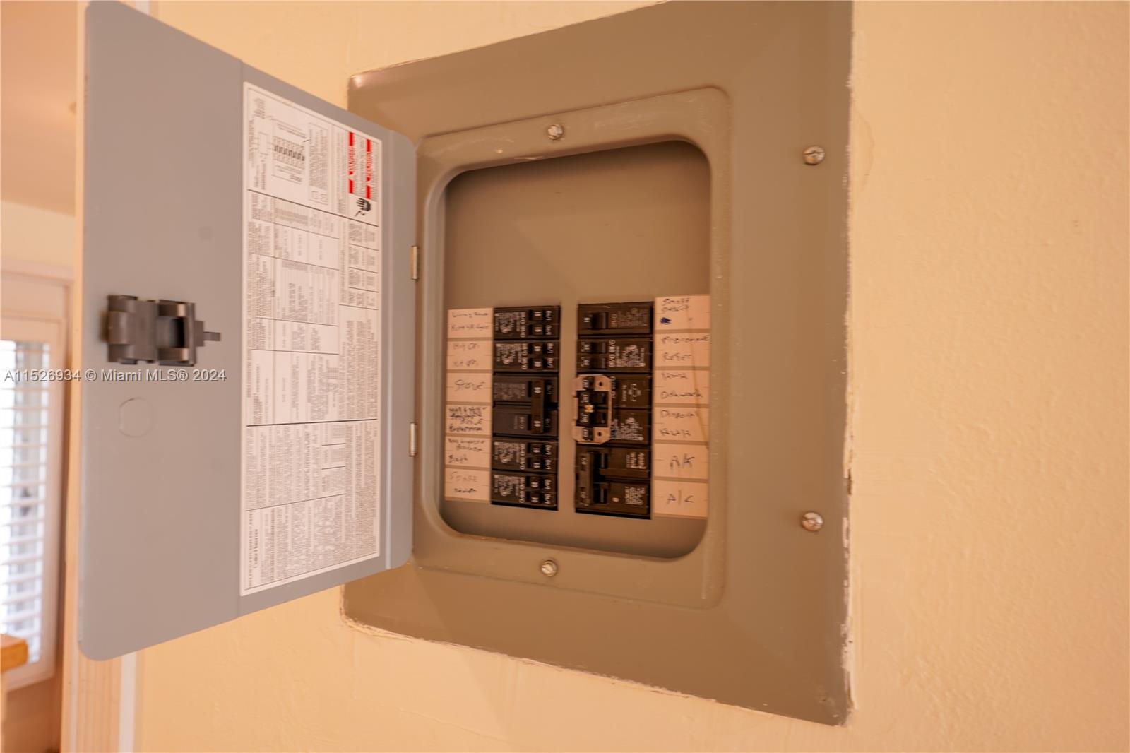 455 Paradise Isle Blvd 402, Hallandale Beach, Florida 33009, 1 Bedroom Bedrooms, ,1 BathroomBathrooms,Residential,For Sale,455 Paradise Isle Blvd 402,A11526934