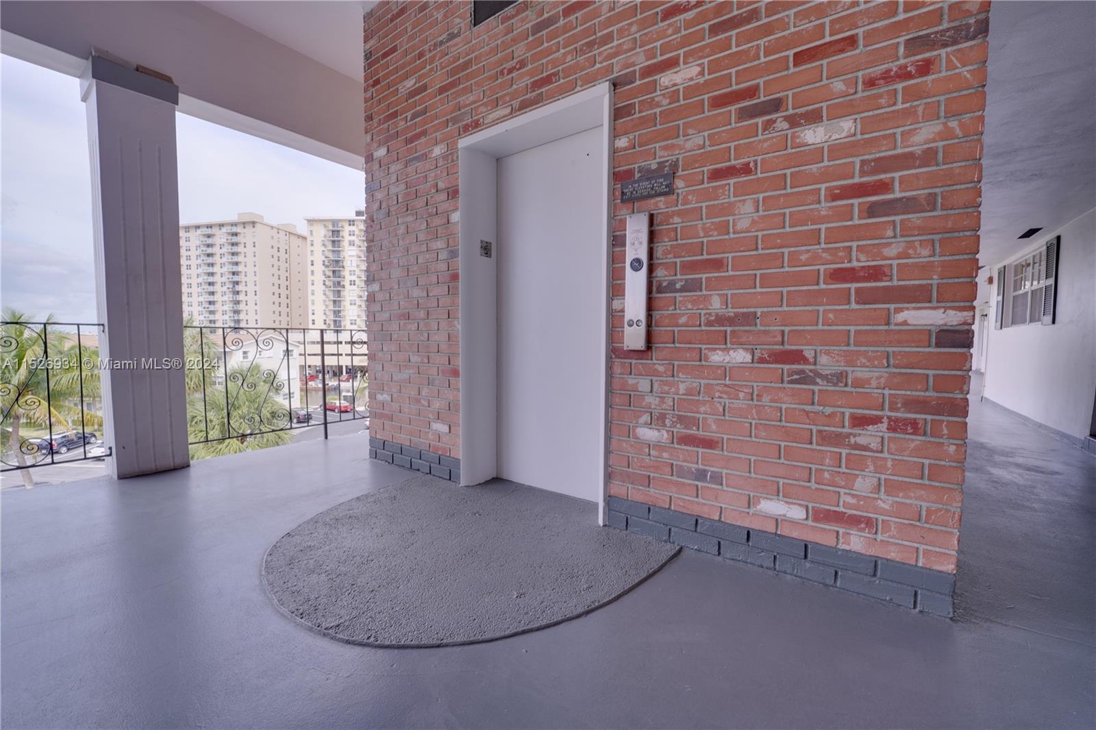 455 Paradise Isle Blvd 402, Hallandale Beach, Florida 33009, 1 Bedroom Bedrooms, ,1 BathroomBathrooms,Residential,For Sale,455 Paradise Isle Blvd 402,A11526934