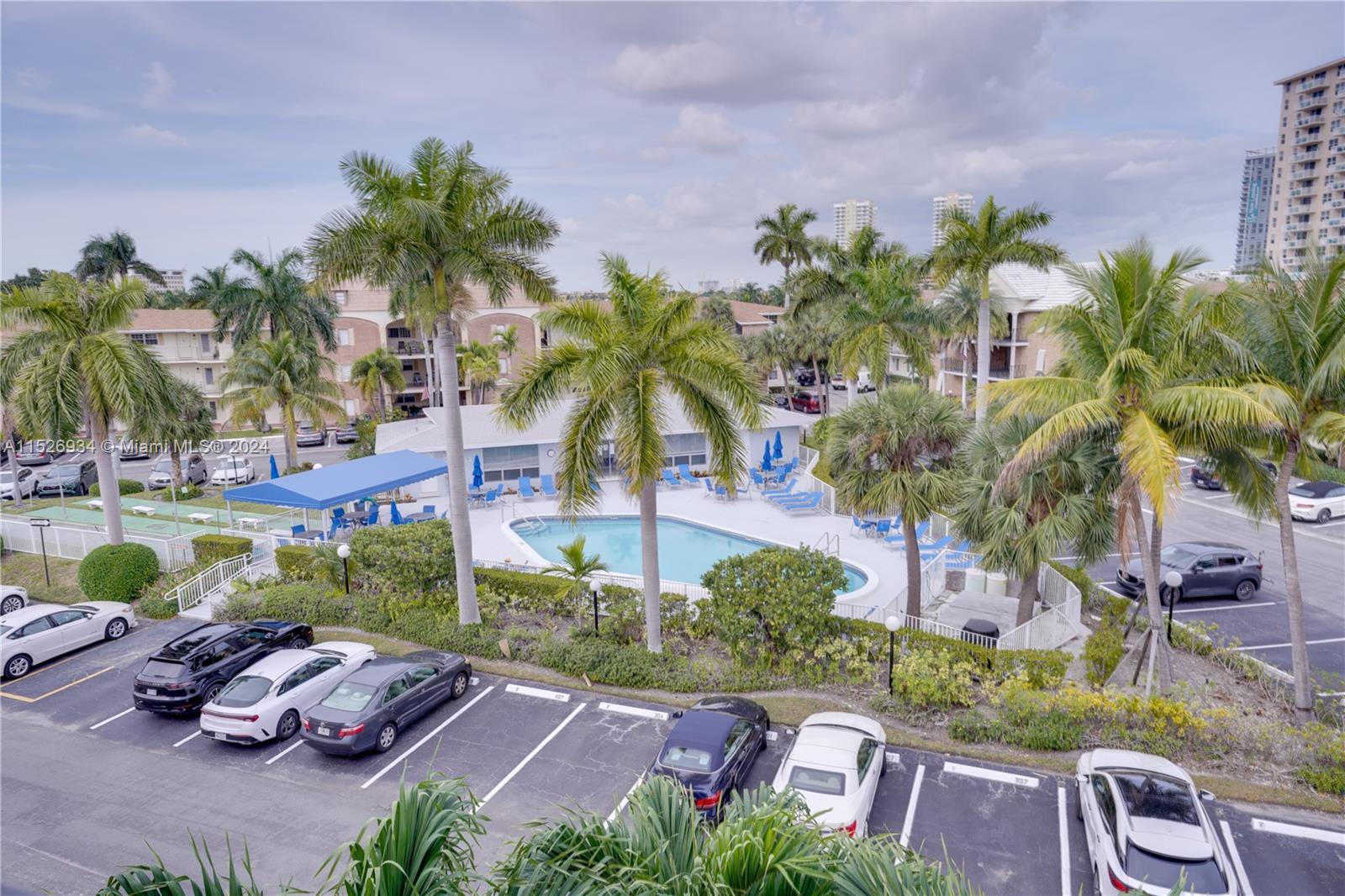 455 Paradise Isle Blvd 402, Hallandale Beach, Florida 33009, 1 Bedroom Bedrooms, ,1 BathroomBathrooms,Residential,For Sale,455 Paradise Isle Blvd 402,A11526934