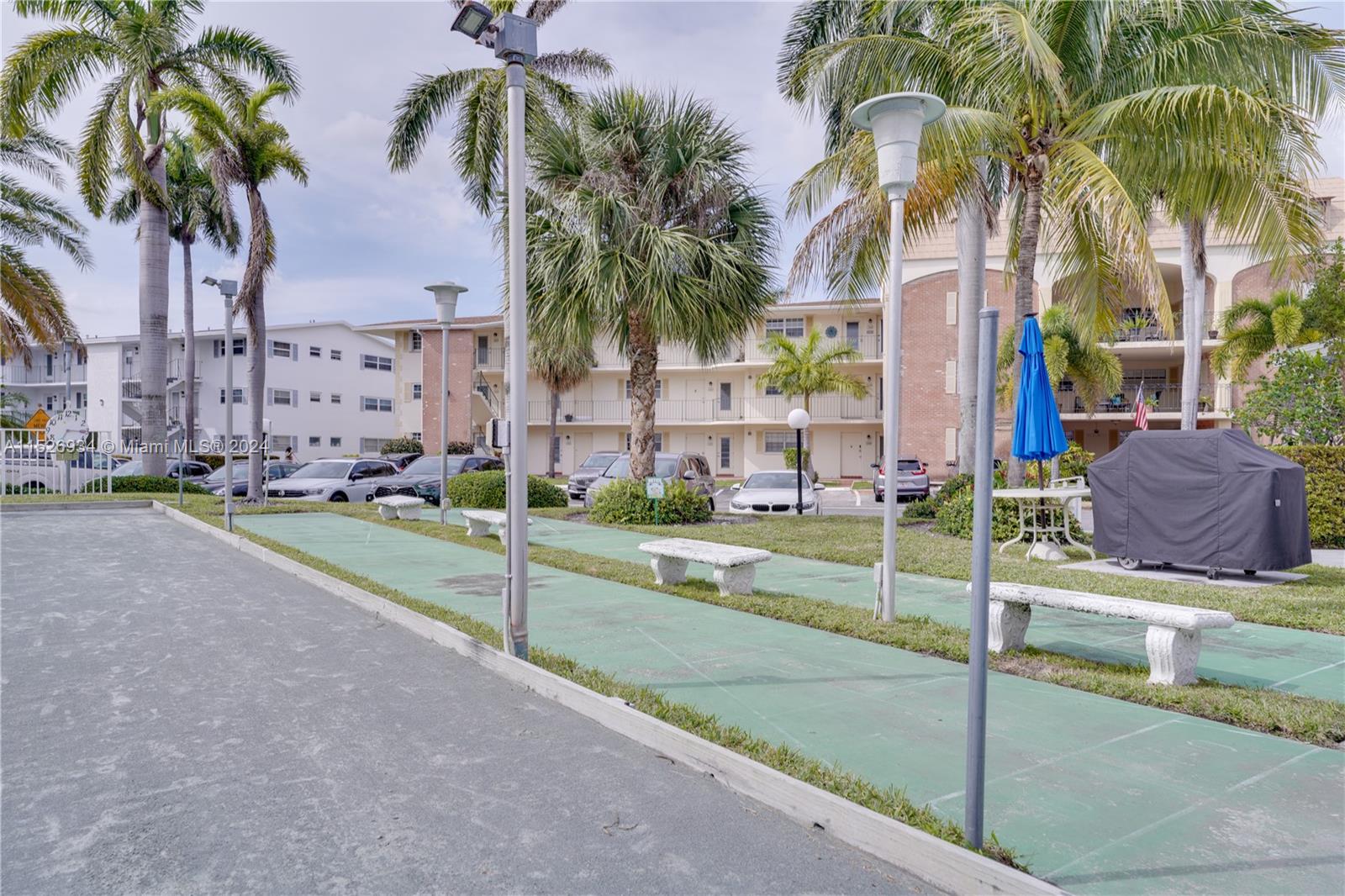 455 Paradise Isle Blvd 402, Hallandale Beach, Florida 33009, 1 Bedroom Bedrooms, ,1 BathroomBathrooms,Residential,For Sale,455 Paradise Isle Blvd 402,A11526934