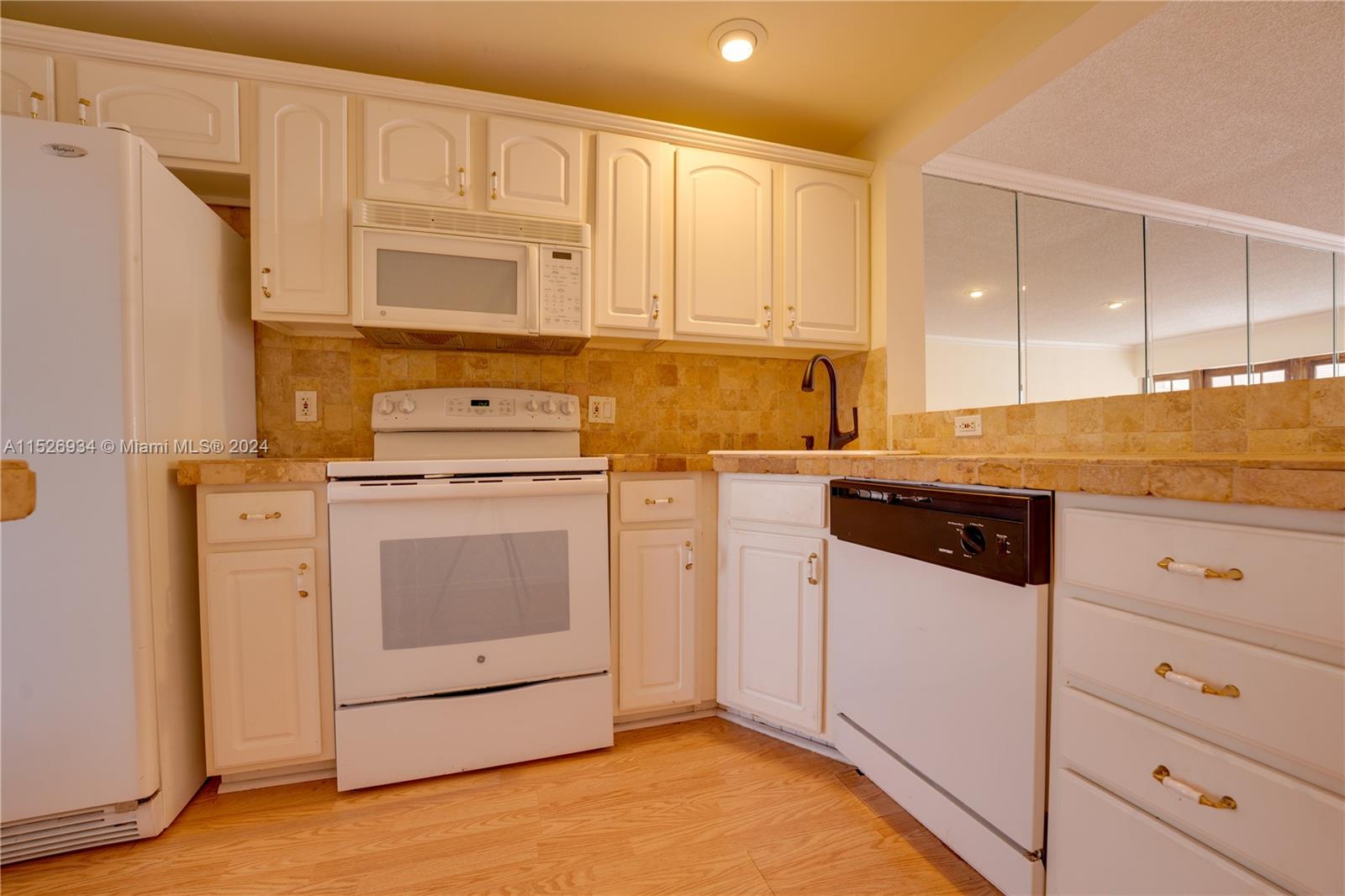 455 Paradise Isle Blvd 402, Hallandale Beach, Florida 33009, 1 Bedroom Bedrooms, ,1 BathroomBathrooms,Residential,For Sale,455 Paradise Isle Blvd 402,A11526934