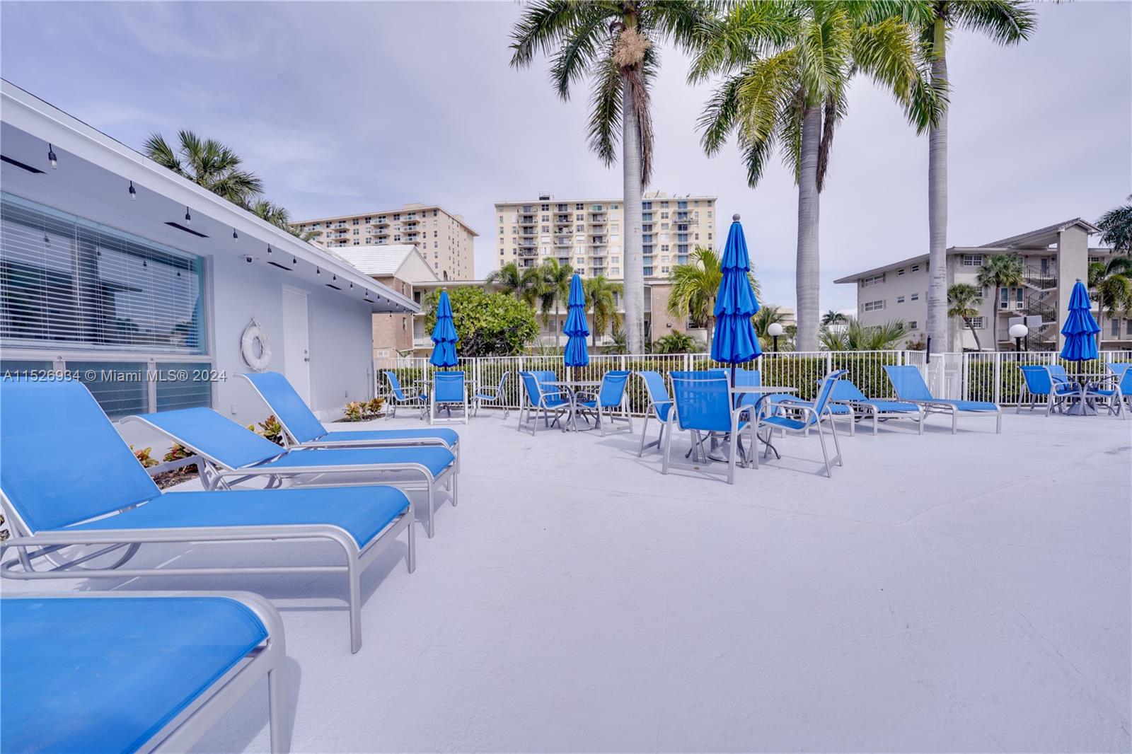 455 Paradise Isle Blvd 402, Hallandale Beach, Florida 33009, 1 Bedroom Bedrooms, ,1 BathroomBathrooms,Residential,For Sale,455 Paradise Isle Blvd 402,A11526934