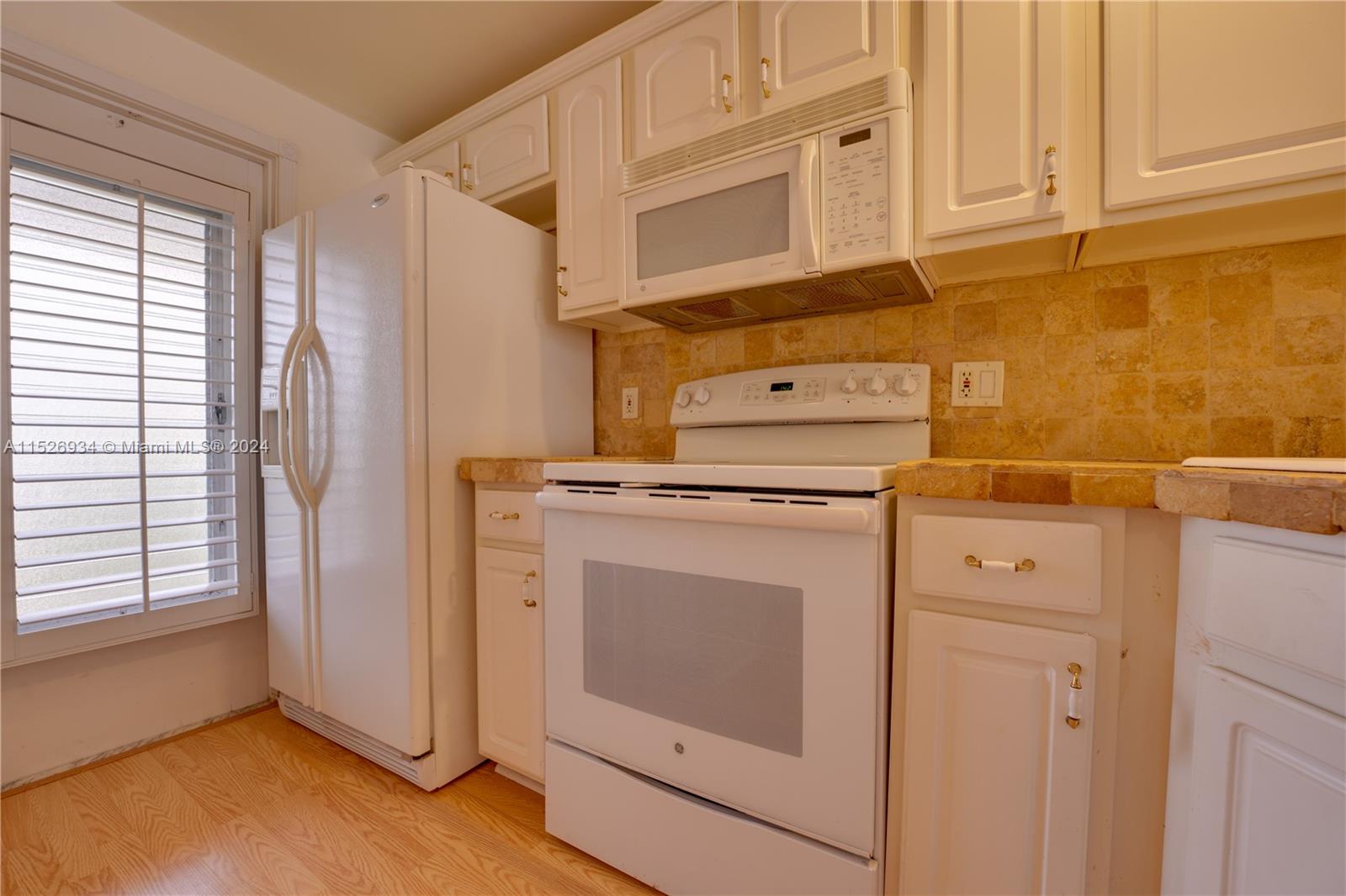 455 Paradise Isle Blvd 402, Hallandale Beach, Florida 33009, 1 Bedroom Bedrooms, ,1 BathroomBathrooms,Residential,For Sale,455 Paradise Isle Blvd 402,A11526934