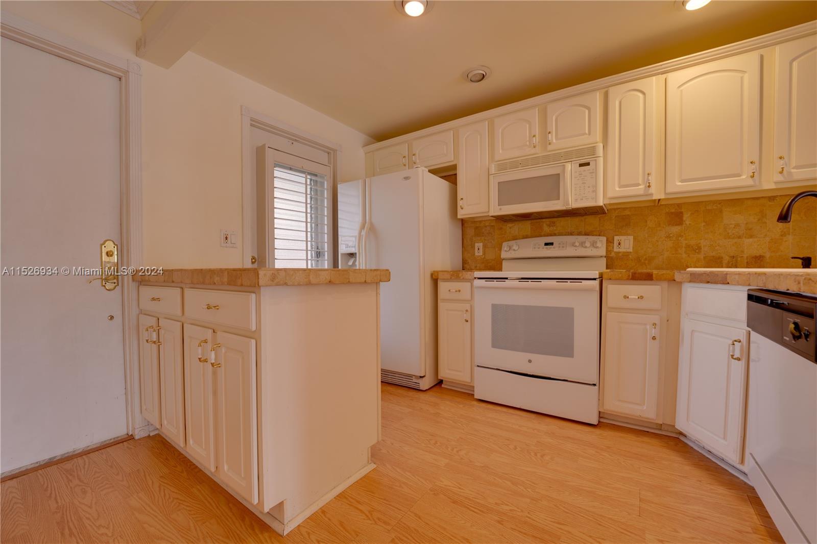 455 Paradise Isle Blvd 402, Hallandale Beach, Florida 33009, 1 Bedroom Bedrooms, ,1 BathroomBathrooms,Residential,For Sale,455 Paradise Isle Blvd 402,A11526934