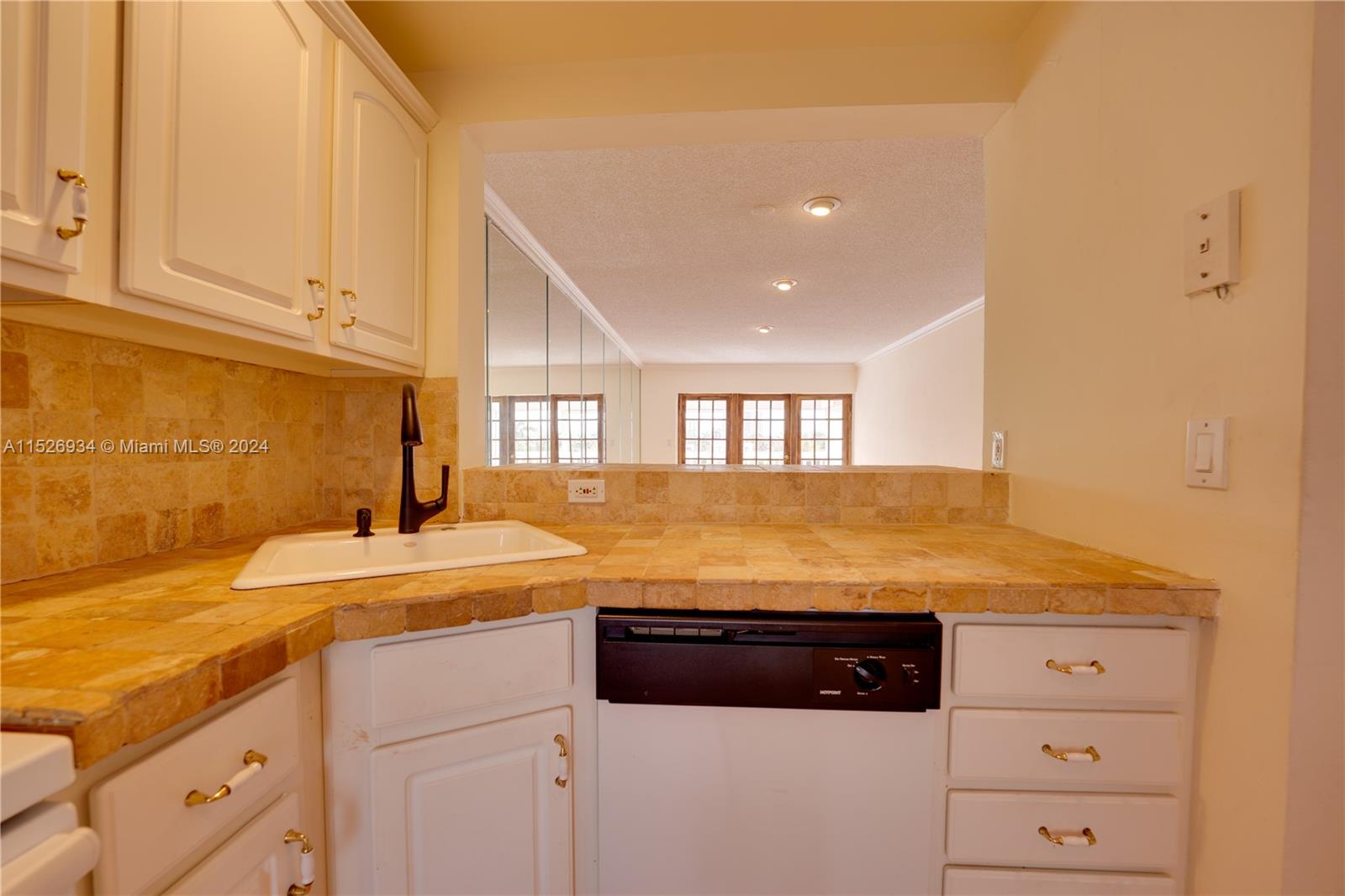 455 Paradise Isle Blvd 402, Hallandale Beach, Florida 33009, 1 Bedroom Bedrooms, ,1 BathroomBathrooms,Residential,For Sale,455 Paradise Isle Blvd 402,A11526934