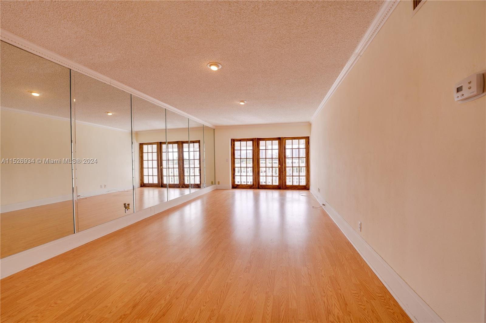 455 Paradise Isle Blvd 402, Hallandale Beach, Florida 33009, 1 Bedroom Bedrooms, ,1 BathroomBathrooms,Residential,For Sale,455 Paradise Isle Blvd 402,A11526934