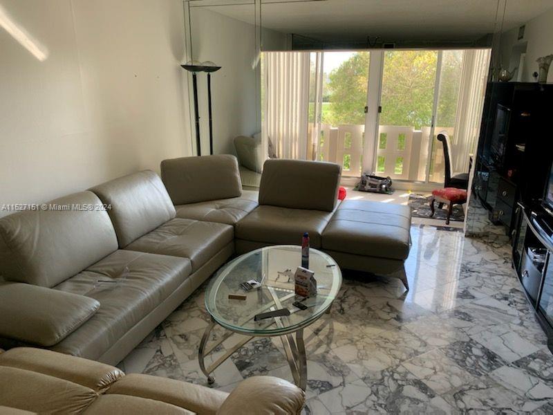 4330 Hillcrest Dr 405, Hollywood, Florida 33021, 1 Bedroom Bedrooms, ,1 BathroomBathrooms,Residential,For Sale,4330 Hillcrest Dr 405,A11527151