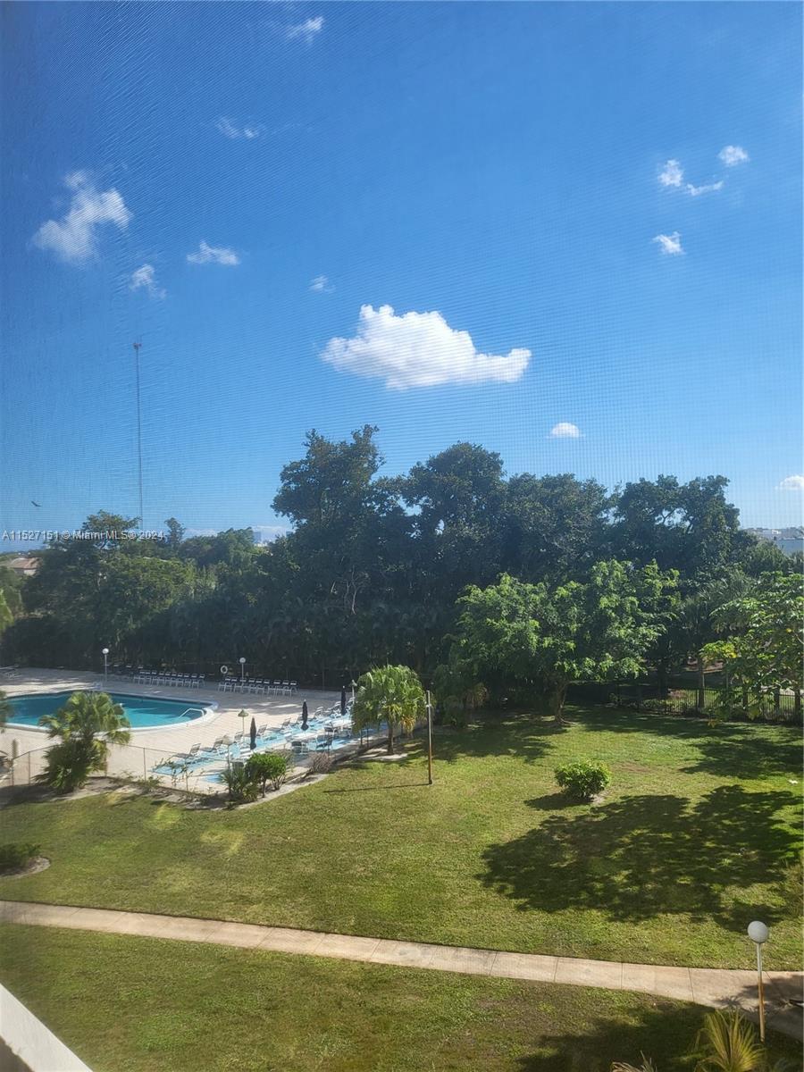 4330 Hillcrest Dr 405, Hollywood, Florida 33021, 1 Bedroom Bedrooms, ,1 BathroomBathrooms,Residential,For Sale,4330 Hillcrest Dr 405,A11527151