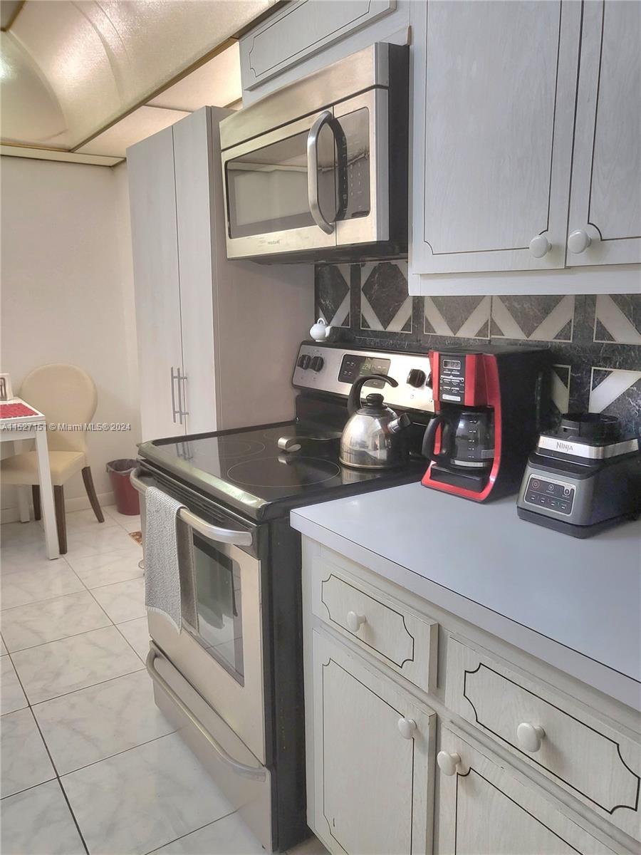 4330 Hillcrest Dr 405, Hollywood, Florida 33021, 1 Bedroom Bedrooms, ,1 BathroomBathrooms,Residential,For Sale,4330 Hillcrest Dr 405,A11527151