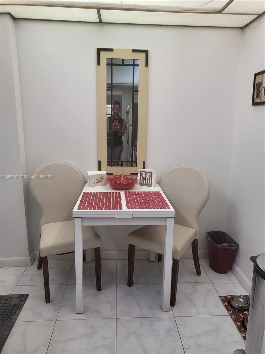 4330 Hillcrest Dr 405, Hollywood, Florida 33021, 1 Bedroom Bedrooms, ,1 BathroomBathrooms,Residential,For Sale,4330 Hillcrest Dr 405,A11527151