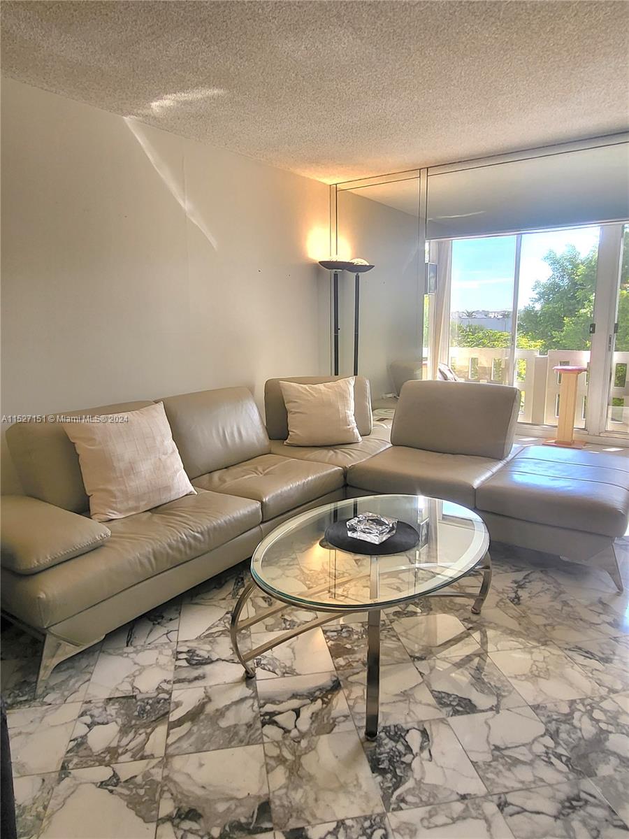 4330 Hillcrest Dr 405, Hollywood, Florida 33021, 1 Bedroom Bedrooms, ,1 BathroomBathrooms,Residential,For Sale,4330 Hillcrest Dr 405,A11527151