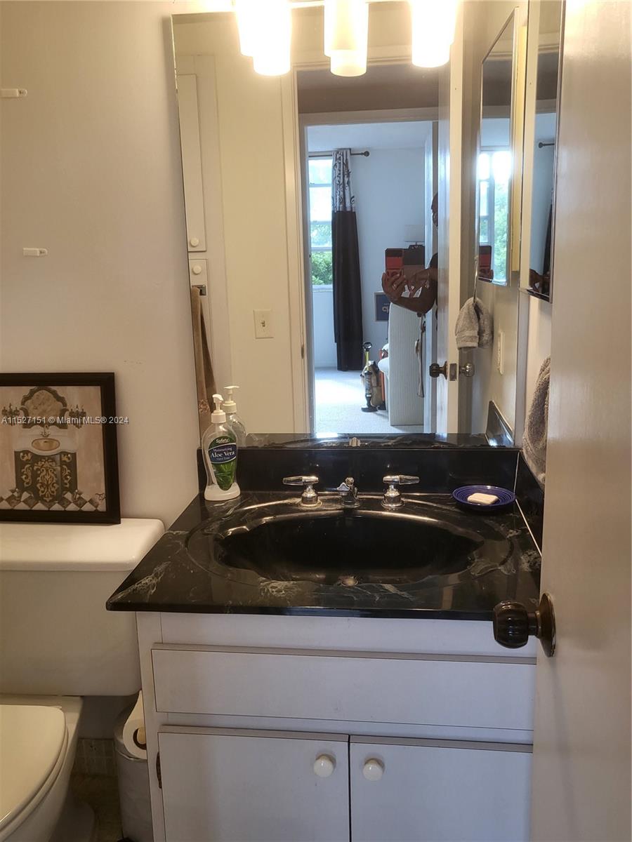 4330 Hillcrest Dr 405, Hollywood, Florida 33021, 1 Bedroom Bedrooms, ,1 BathroomBathrooms,Residential,For Sale,4330 Hillcrest Dr 405,A11527151