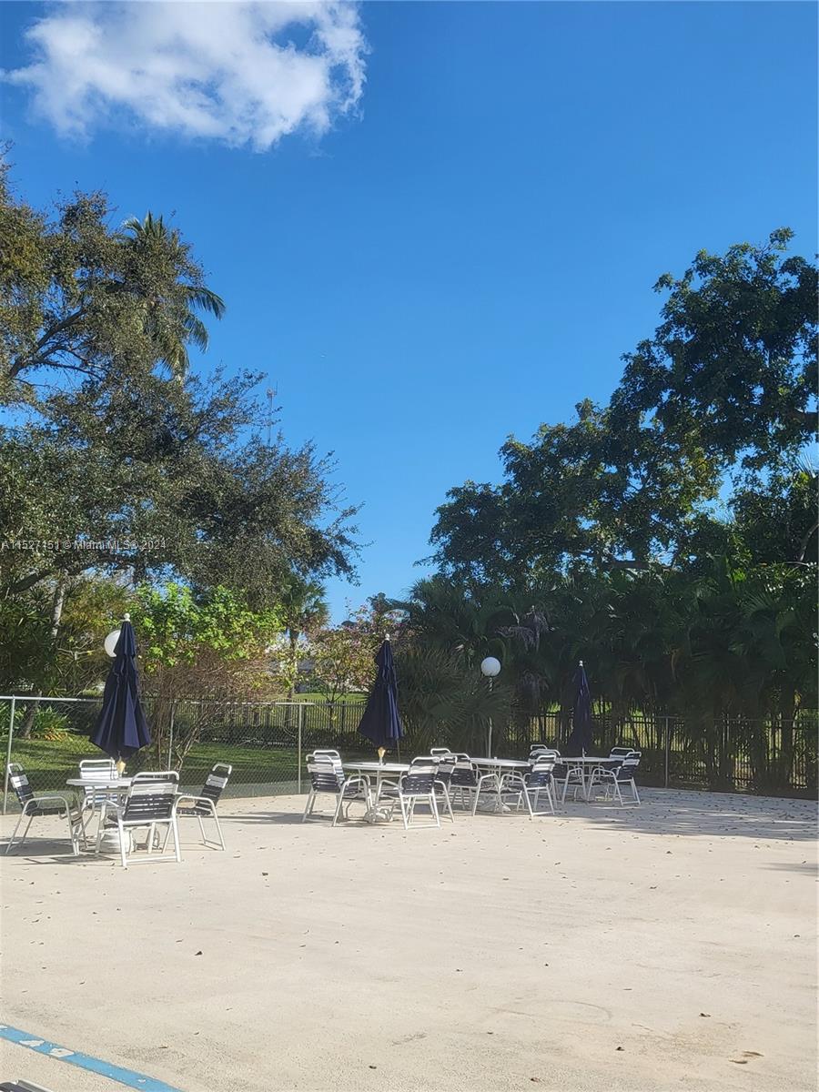 4330 Hillcrest Dr 405, Hollywood, Florida 33021, 1 Bedroom Bedrooms, ,1 BathroomBathrooms,Residential,For Sale,4330 Hillcrest Dr 405,A11527151