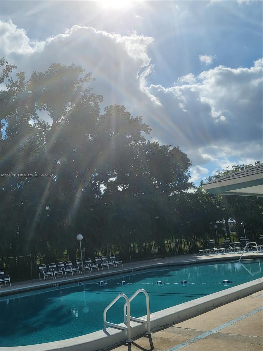 4330 Hillcrest Dr 405, Hollywood, Florida 33021, 1 Bedroom Bedrooms, ,1 BathroomBathrooms,Residential,For Sale,4330 Hillcrest Dr 405,A11527151