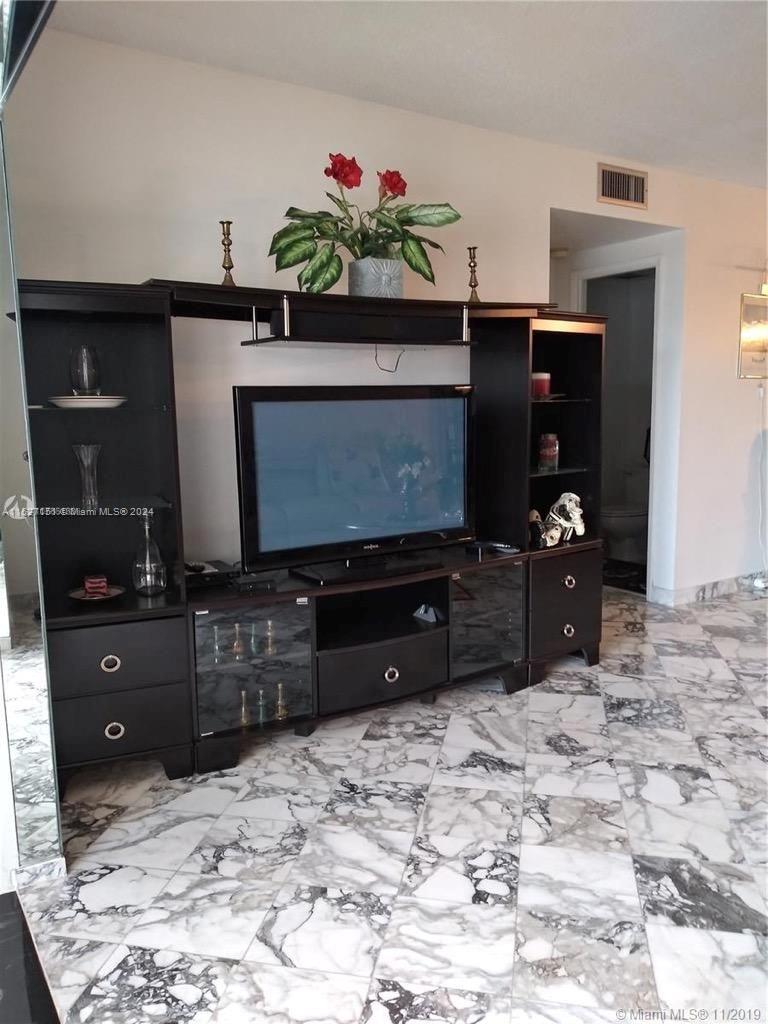 4330 Hillcrest Dr 405, Hollywood, Florida 33021, 1 Bedroom Bedrooms, ,1 BathroomBathrooms,Residential,For Sale,4330 Hillcrest Dr 405,A11527151