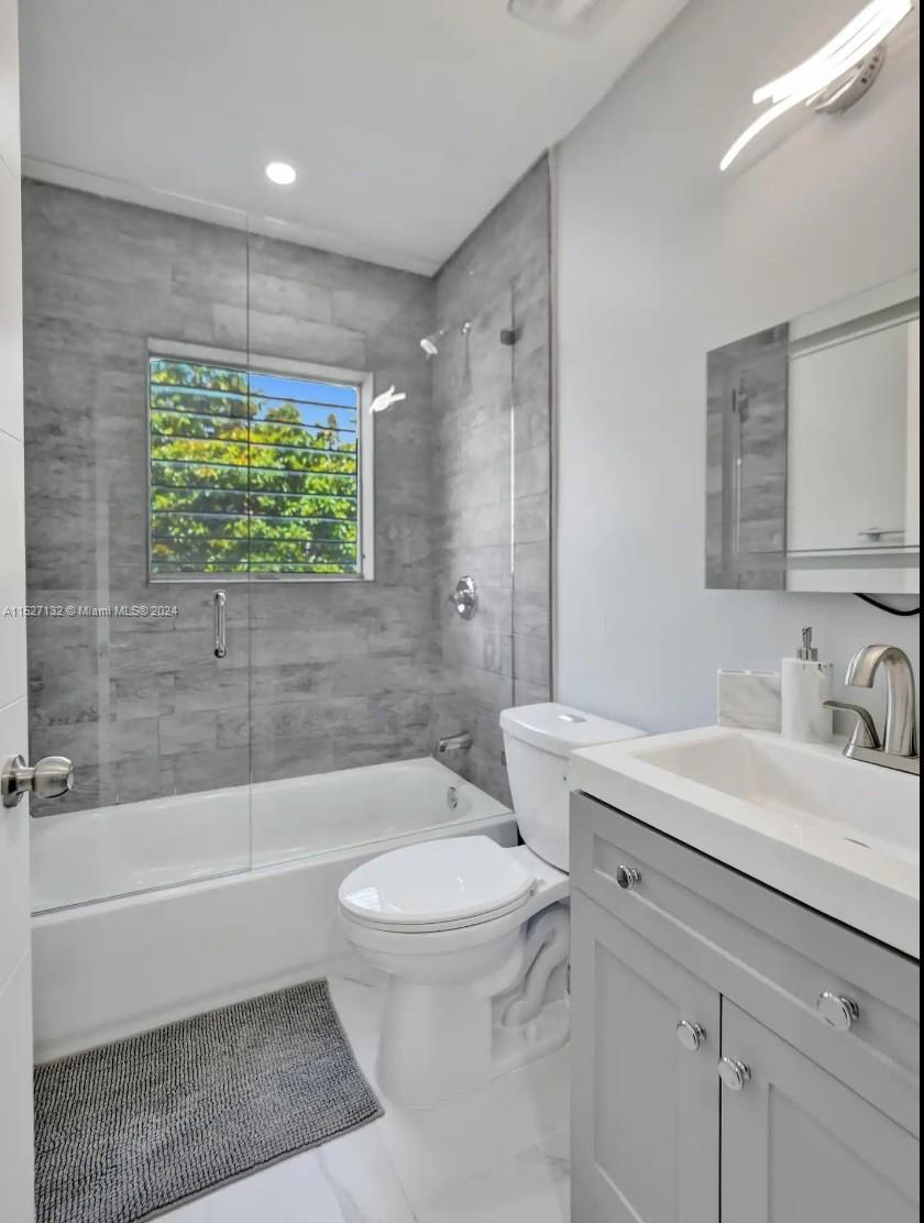 1342 Tyler St, Hollywood, Florida 33019, 5 Bedrooms Bedrooms, ,3 BathroomsBathrooms,Residentiallease,For Rent,1342 Tyler St,A11527132