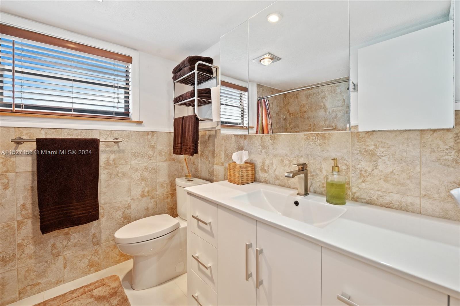 Hollywood, Florida 33019, 2 Bedrooms Bedrooms, ,2 BathroomsBathrooms,Residential,For Sale,A11527158