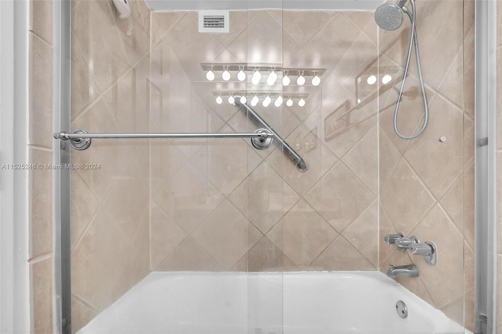 6770 Indian Creek Dr PH-B, Miami Beach, Florida 33141, 1 Bedroom Bedrooms, ,1 BathroomBathrooms,Residential,For Sale,6770 Indian Creek Dr PH-B,A11525246