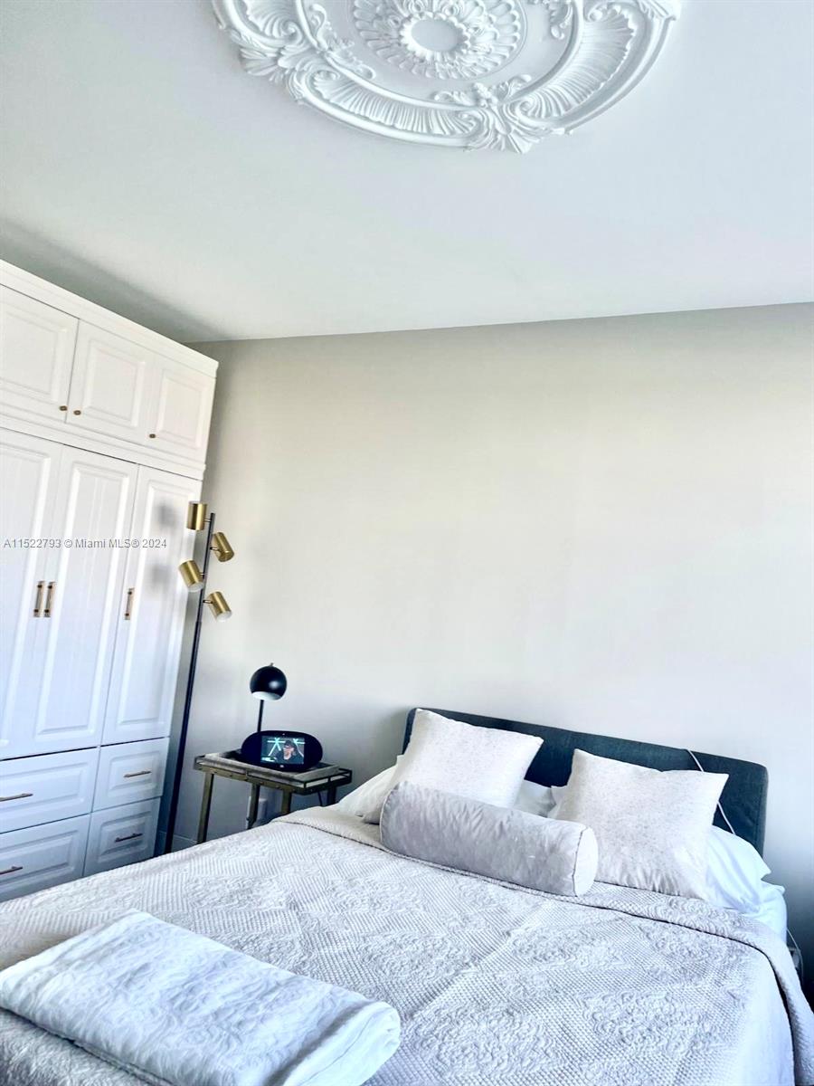 5600 Collins Ave 6L, Miami Beach, Florida 33140, 1 Bedroom Bedrooms, ,1 BathroomBathrooms,Residentiallease,For Rent,5600 Collins Ave 6L,A11522793