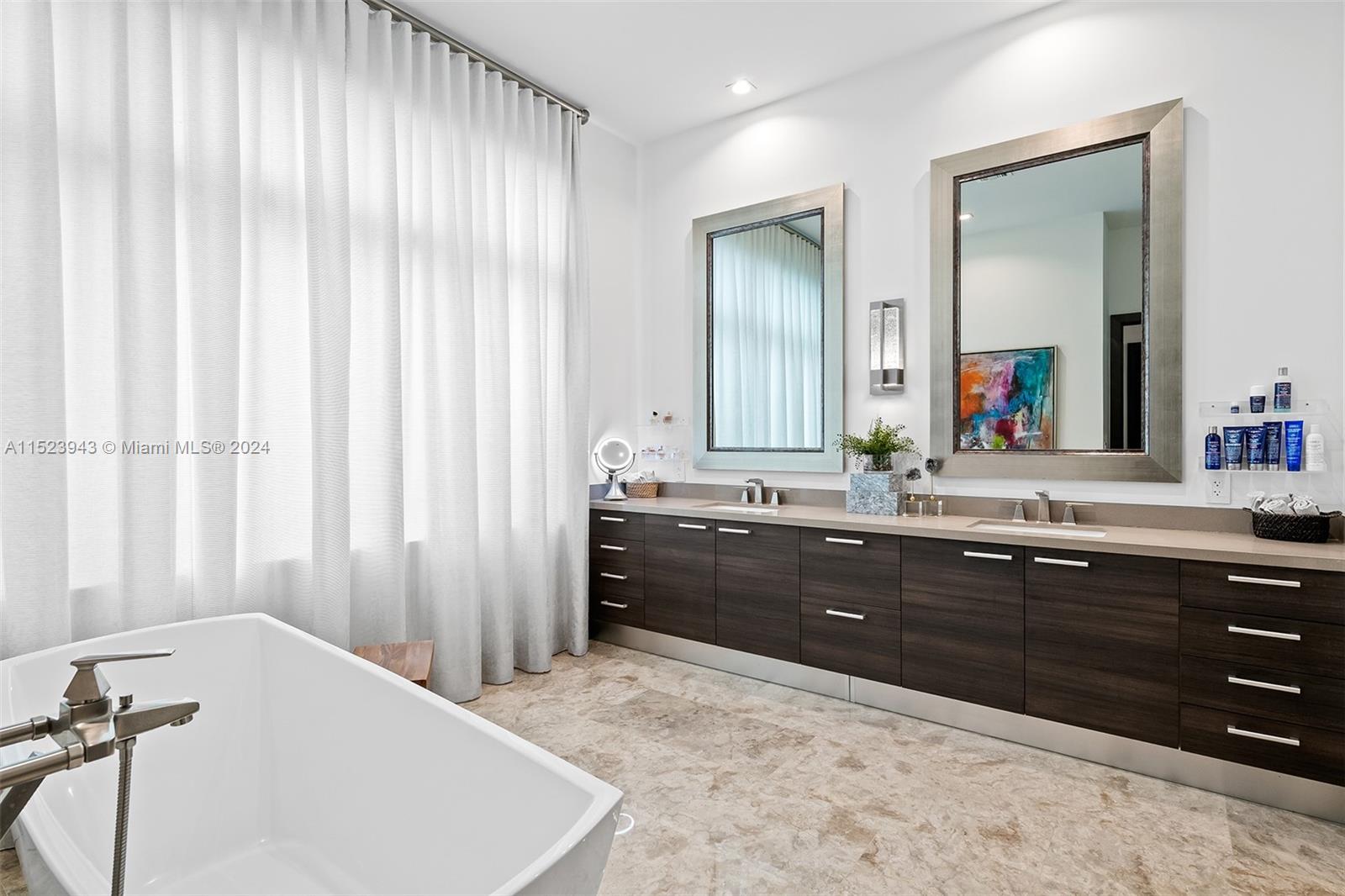 2610 Oak Park Dr, Davie, FL, 33330 United States, 5 Bedrooms Bedrooms, ,5 BathroomsBathrooms,Residential,For Sale,Oak Park Dr,A11523943