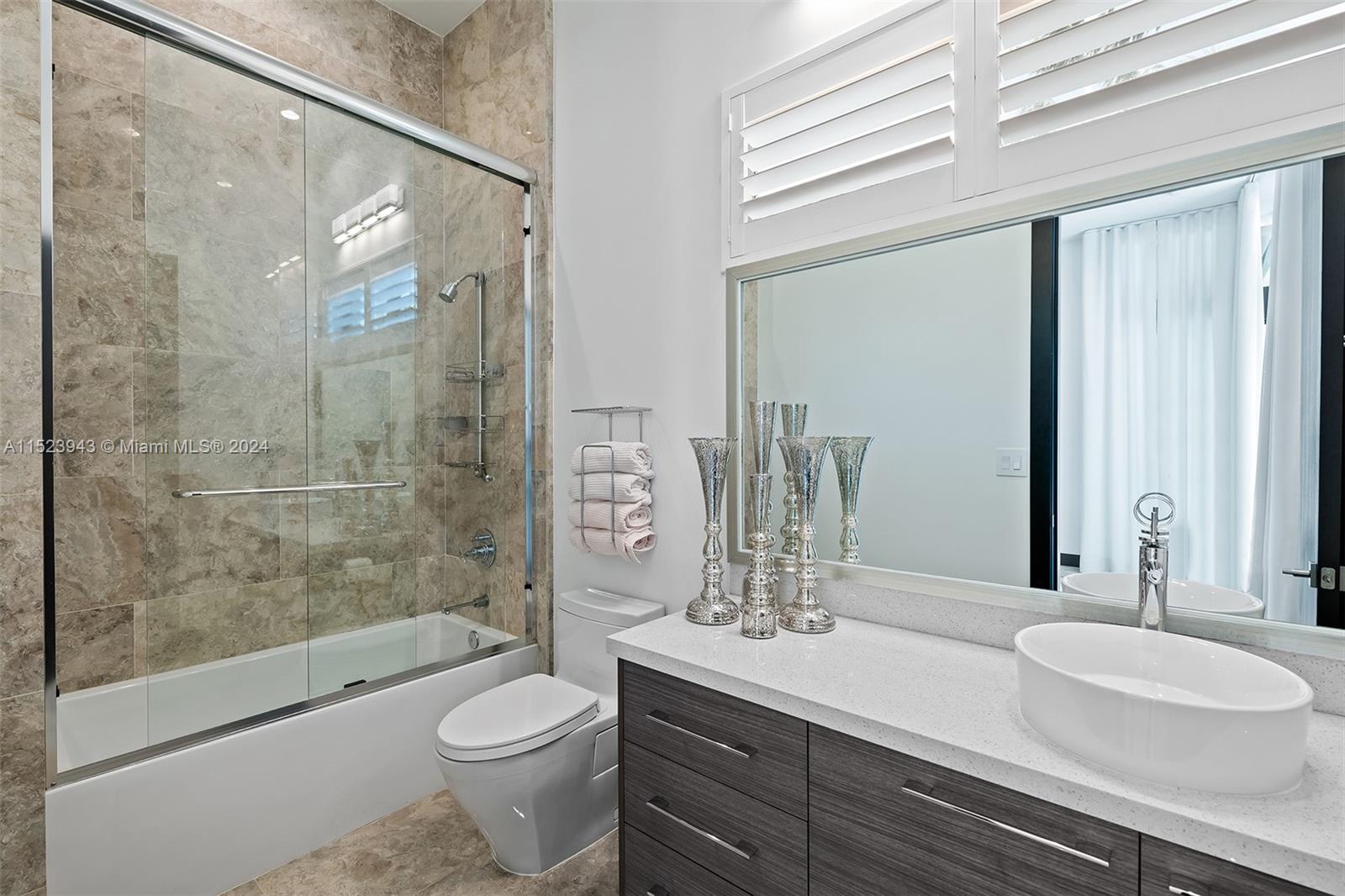 2610 Oak Park Dr, Davie, FL, 33330 United States, 5 Bedrooms Bedrooms, ,5 BathroomsBathrooms,Residential,For Sale,Oak Park Dr,A11523943