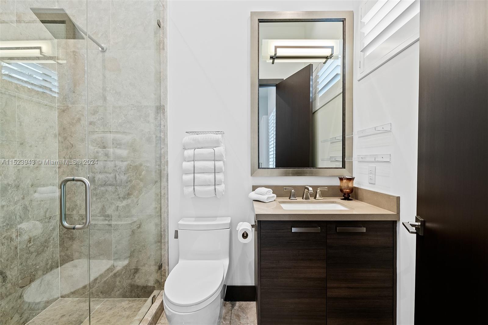 2610 Oak Park Dr, Davie, FL, 33330 United States, 5 Bedrooms Bedrooms, ,5 BathroomsBathrooms,Residential,For Sale,Oak Park Dr,A11523943