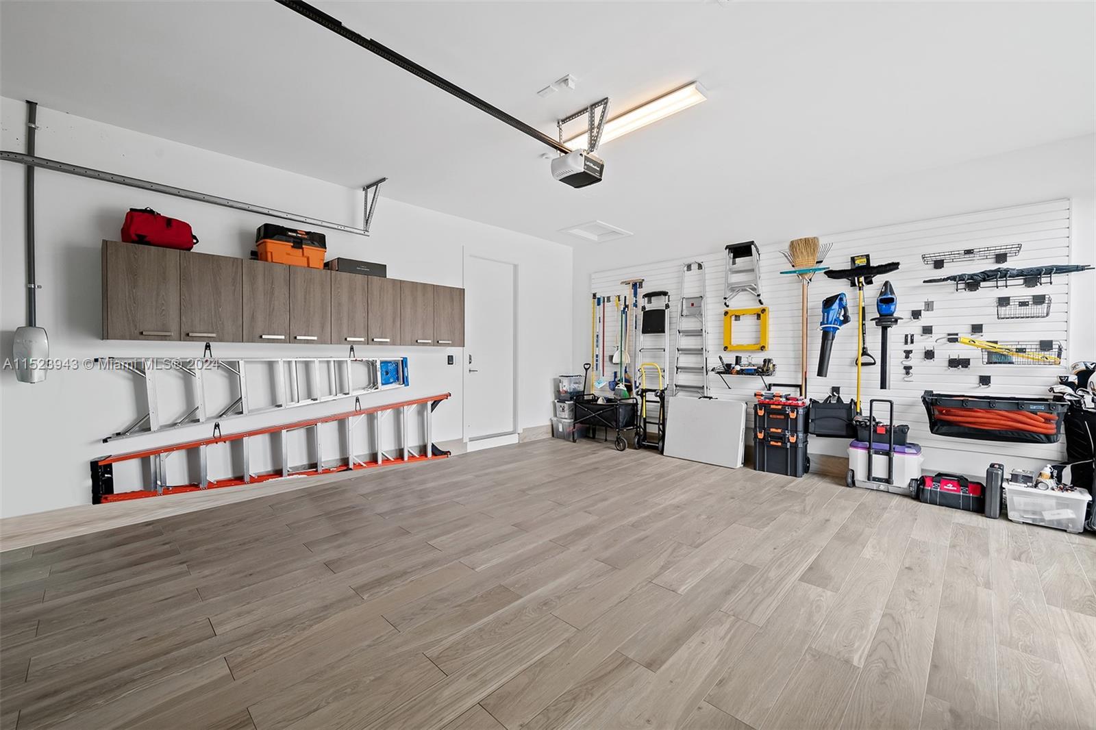 2610 Oak Park Dr, Davie, FL, 33330 United States, 5 Bedrooms Bedrooms, ,5 BathroomsBathrooms,Residential,For Sale,Oak Park Dr,A11523943