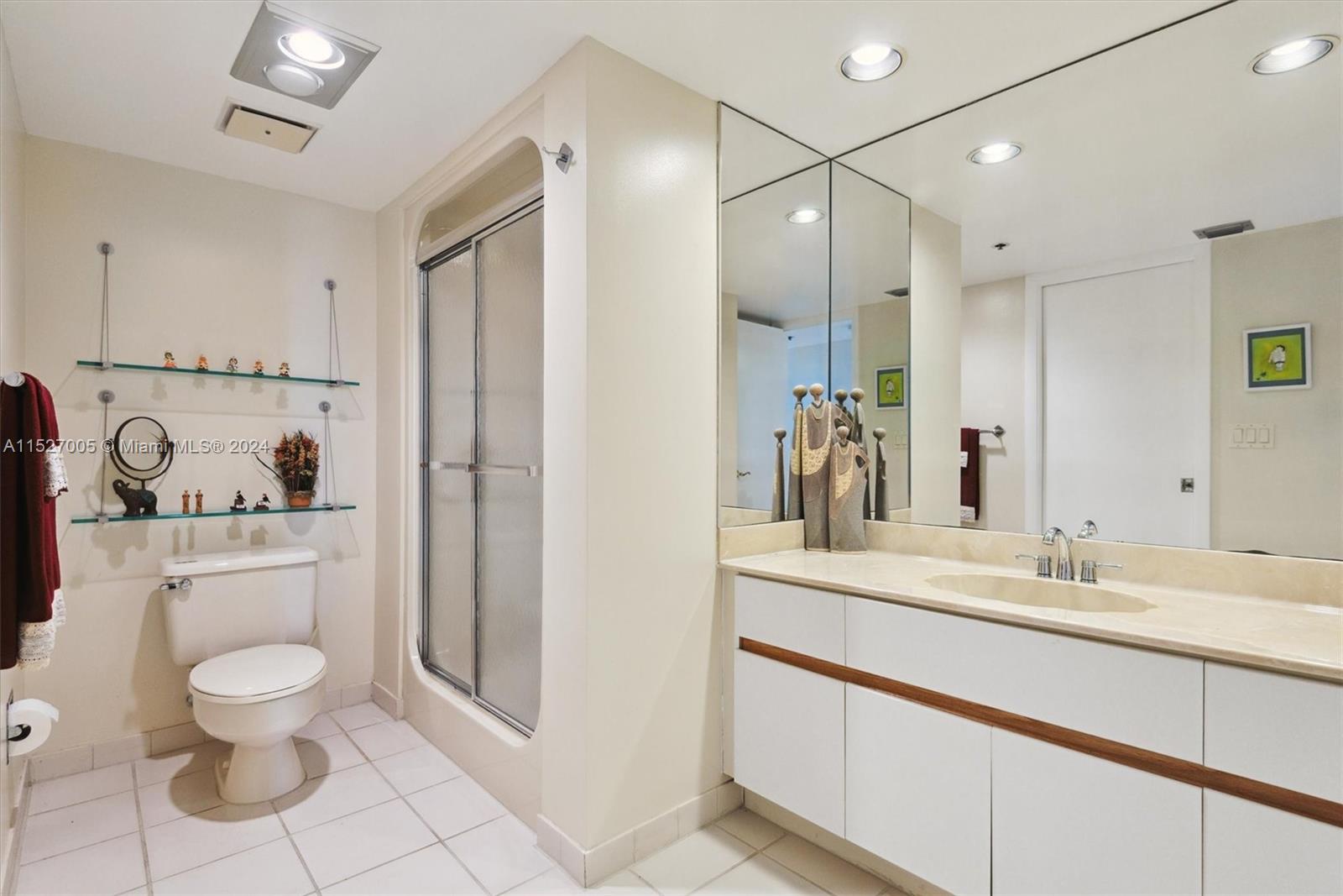 300 Three Islands Blvd 603, Hallandale Beach, Florida 33009, 2 Bedrooms Bedrooms, ,2 BathroomsBathrooms,Residential,For Sale,300 Three Islands Blvd 603,A11527005