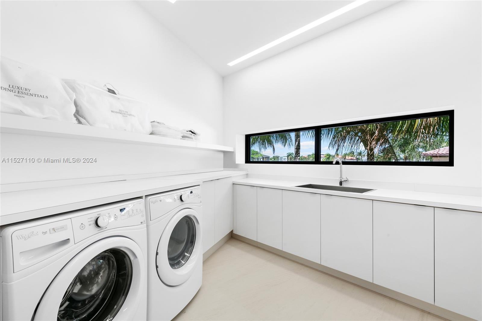 28 Minnetonka Rd, Sea Ranch Lakes, FL, 33308 United States, 5 Bedrooms Bedrooms, ,4 BathroomsBathrooms,Residential,For Sale,Minnetonka Rd,A11527110