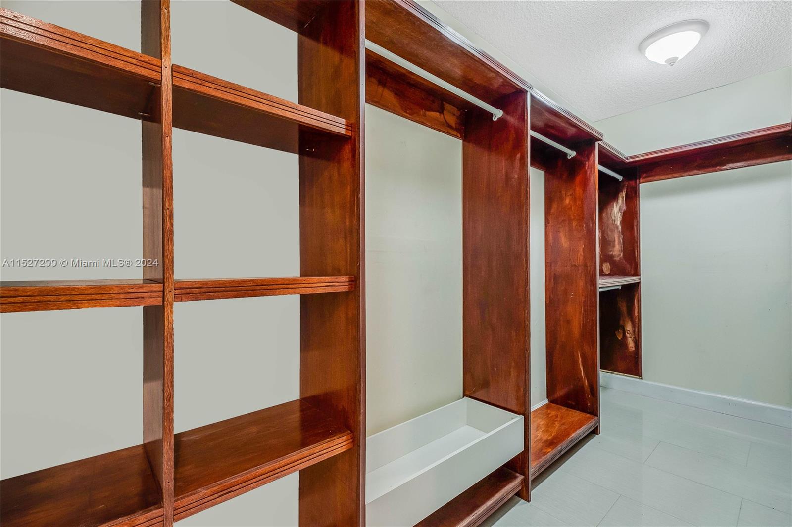 19320 E Saint Andrews Dr, Hialeah, Florida 33015, 5 Bedrooms Bedrooms, ,2 BathroomsBathrooms,Residential,For Sale,19320 E Saint Andrews Dr,A11527299