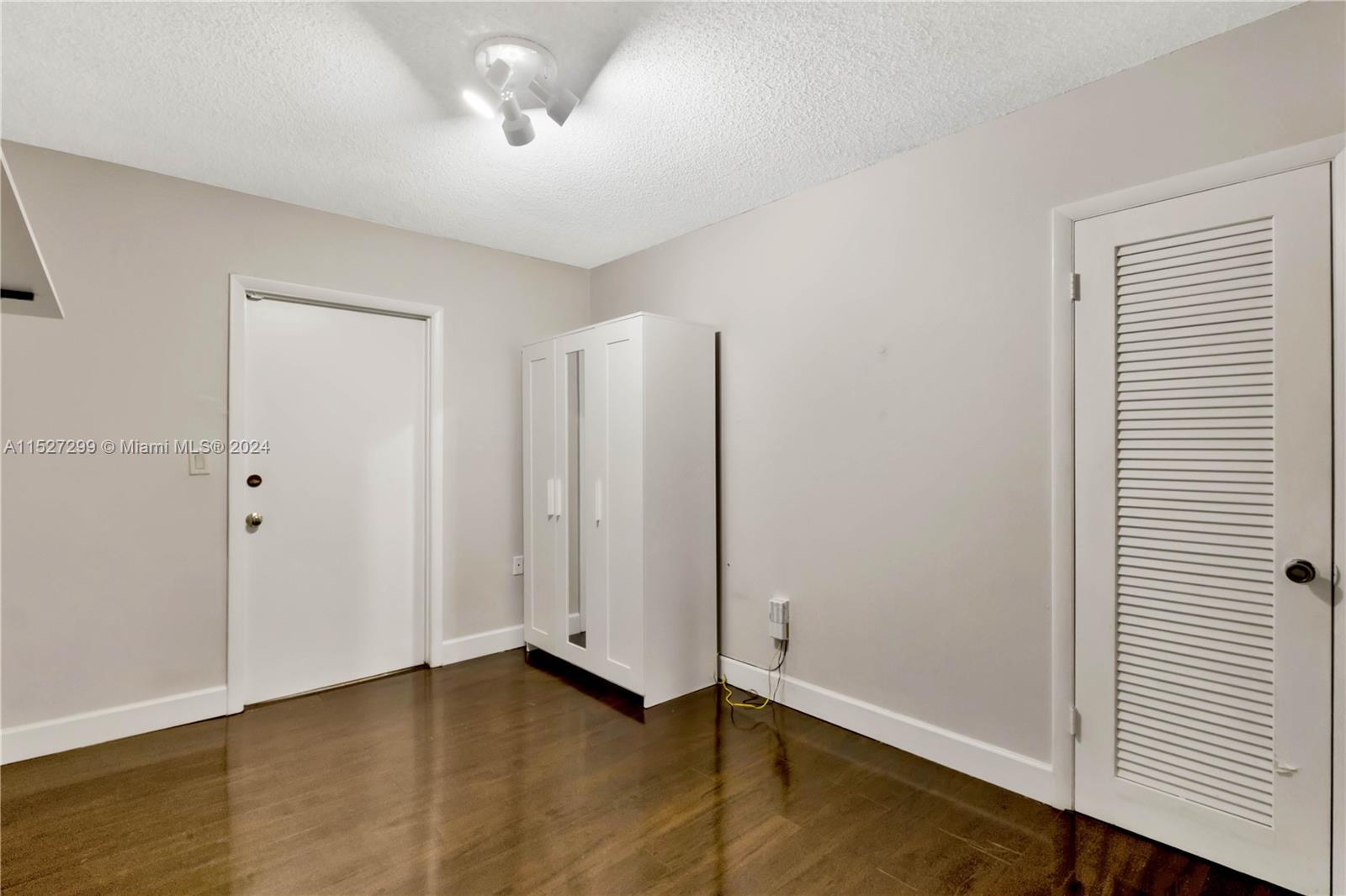 19320 E Saint Andrews Dr, Hialeah, Florida 33015, 5 Bedrooms Bedrooms, ,2 BathroomsBathrooms,Residential,For Sale,19320 E Saint Andrews Dr,A11527299