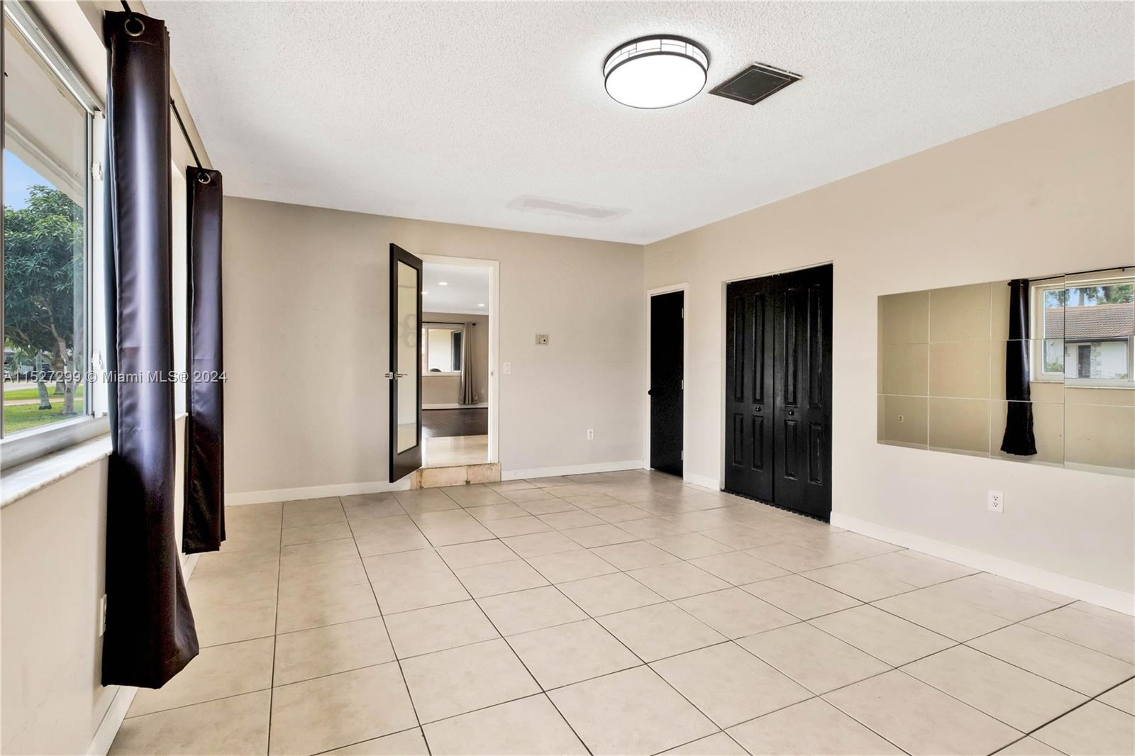 19320 E Saint Andrews Dr, Hialeah, Florida 33015, 5 Bedrooms Bedrooms, ,2 BathroomsBathrooms,Residential,For Sale,19320 E Saint Andrews Dr,A11527299