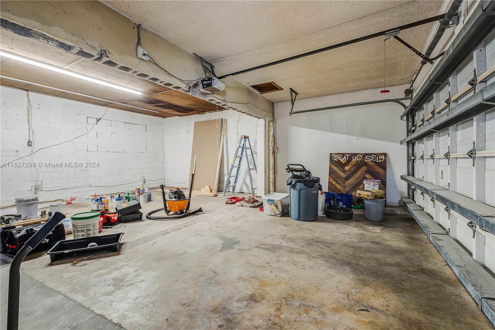 19320 E Saint Andrews Dr, Hialeah, Florida 33015, 5 Bedrooms Bedrooms, ,2 BathroomsBathrooms,Residential,For Sale,19320 E Saint Andrews Dr,A11527299