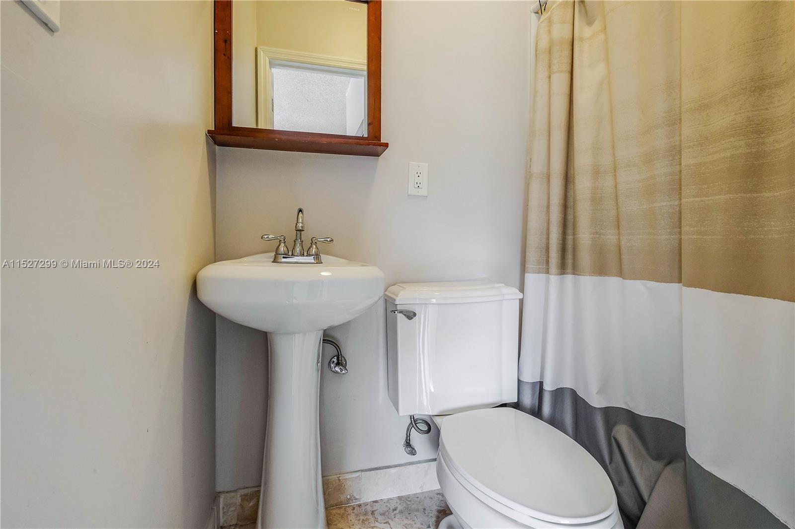 19320 E Saint Andrews Dr, Hialeah, Florida 33015, 5 Bedrooms Bedrooms, ,2 BathroomsBathrooms,Residential,For Sale,19320 E Saint Andrews Dr,A11527299