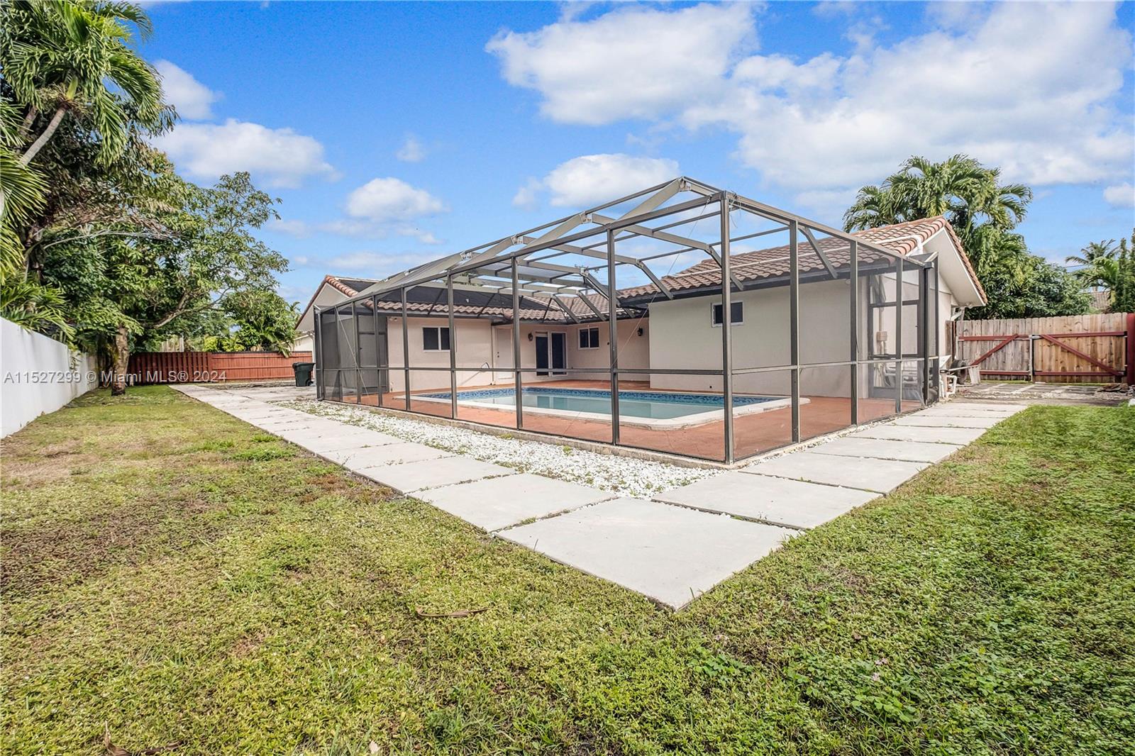 19320 E Saint Andrews Dr, Hialeah, Florida 33015, 5 Bedrooms Bedrooms, ,2 BathroomsBathrooms,Residential,For Sale,19320 E Saint Andrews Dr,A11527299