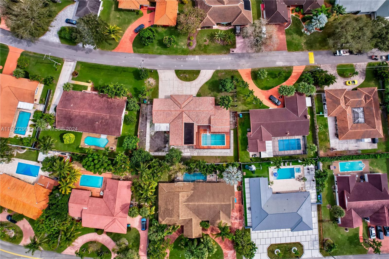 19320 E Saint Andrews Dr, Hialeah, Florida 33015, 5 Bedrooms Bedrooms, ,2 BathroomsBathrooms,Residential,For Sale,19320 E Saint Andrews Dr,A11527299