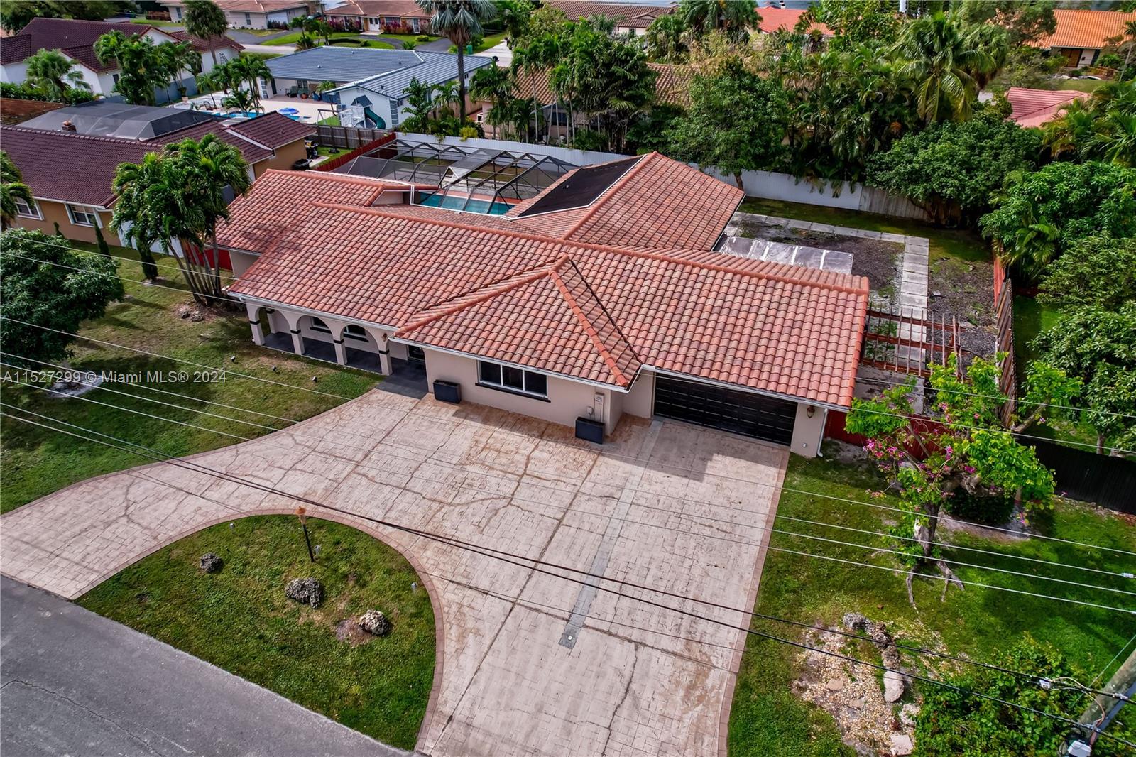 19320 E Saint Andrews Dr, Hialeah, Florida 33015, 5 Bedrooms Bedrooms, ,2 BathroomsBathrooms,Residential,For Sale,19320 E Saint Andrews Dr,A11527299