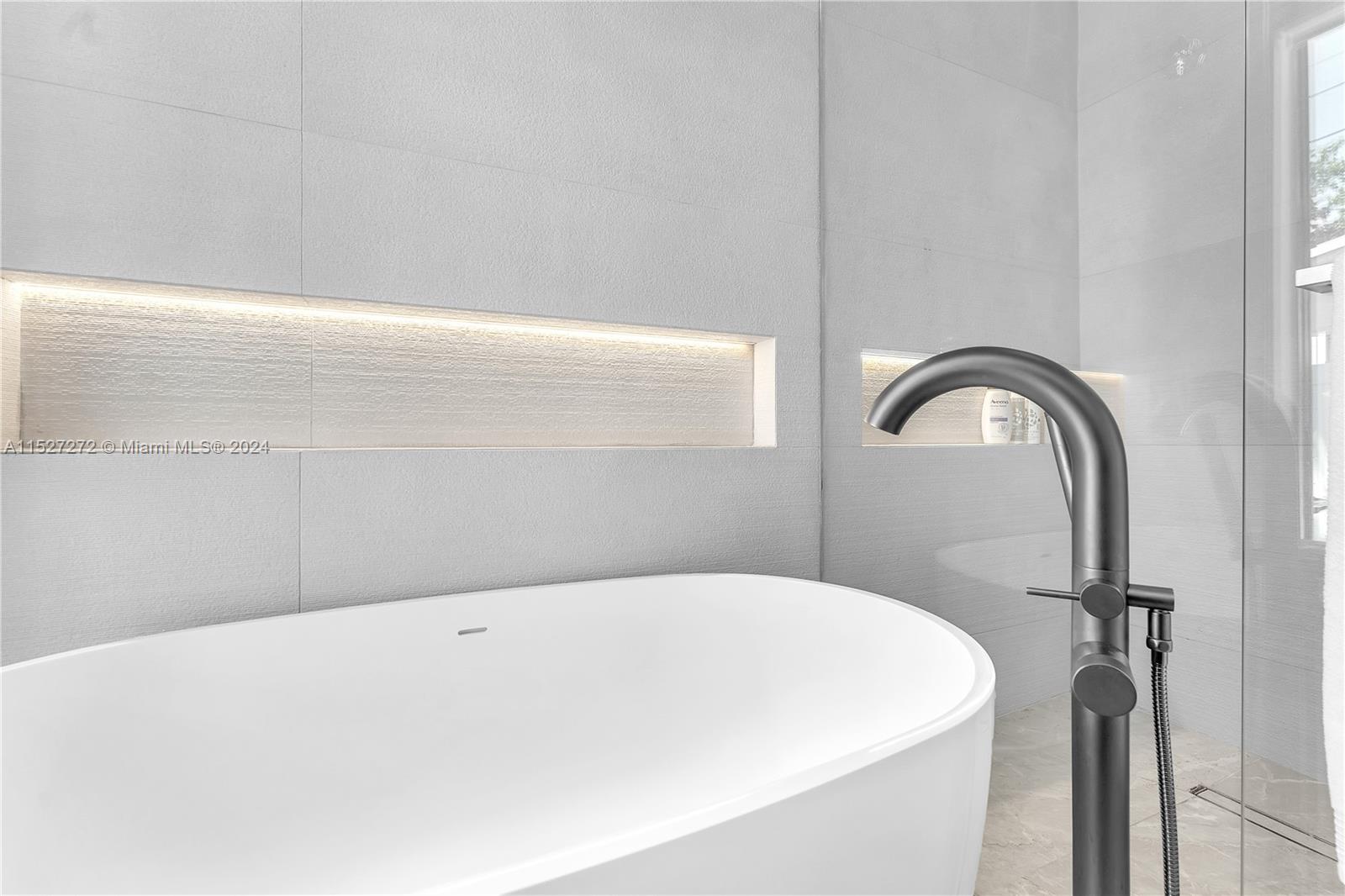 21100 25th Ct, Miami, FL, 33180 United States, 3 Bedrooms Bedrooms, ,3 BathroomsBathrooms,Residential,For Sale,25th Ct,A11527272