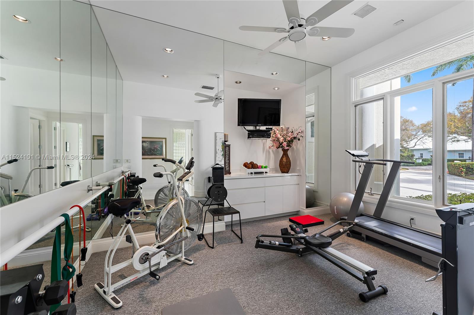 200 Spyglass Ln, Jupiter, FL, 33477 United States, 4 Bedrooms Bedrooms, ,6 BathroomsBathrooms,Residential,For Sale,Spyglass Ln,A11524101