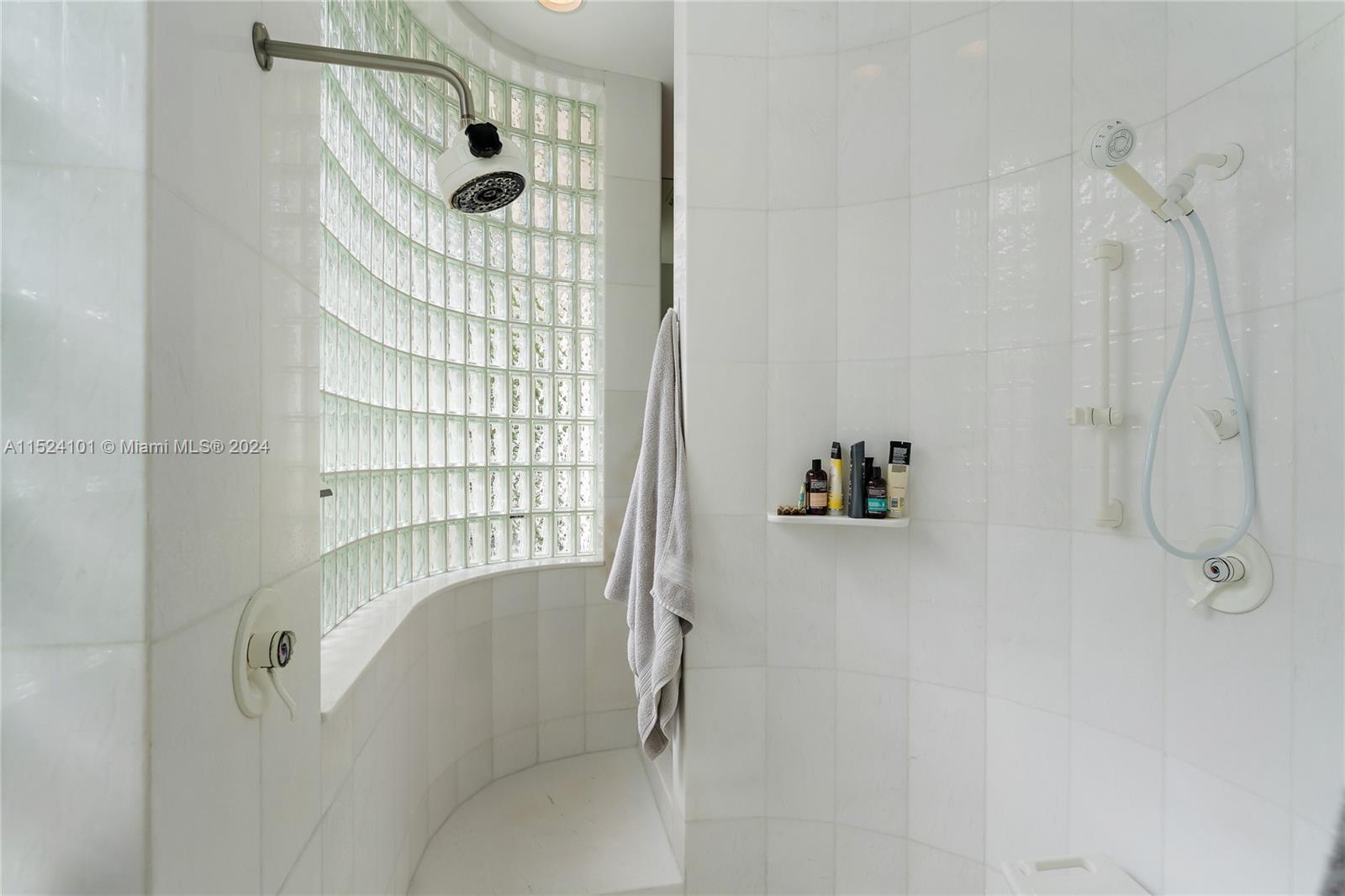 200 Spyglass Ln, Jupiter, FL, 33477 United States, 4 Bedrooms Bedrooms, ,6 BathroomsBathrooms,Residential,For Sale,Spyglass Ln,A11524101